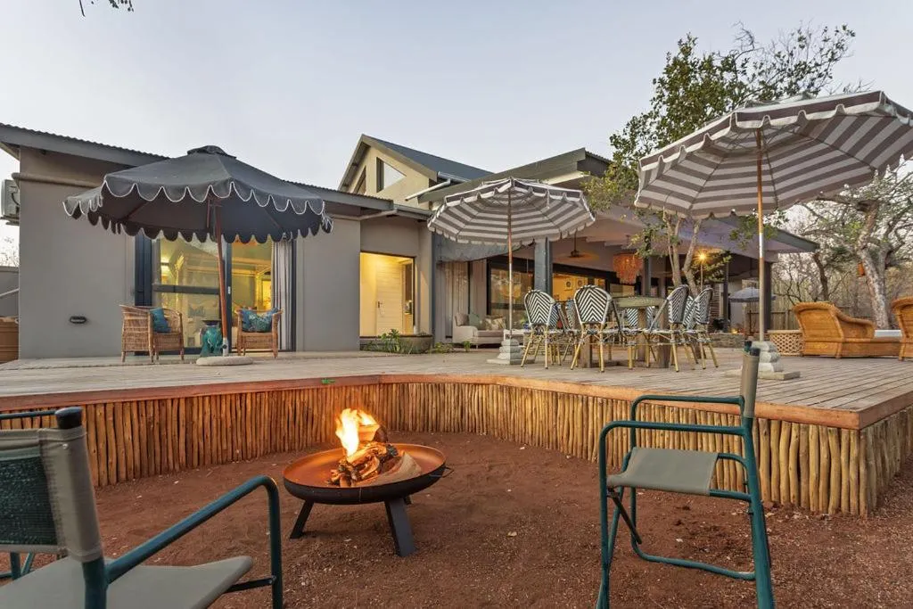 Safari Moon Luxury Bush Lodge