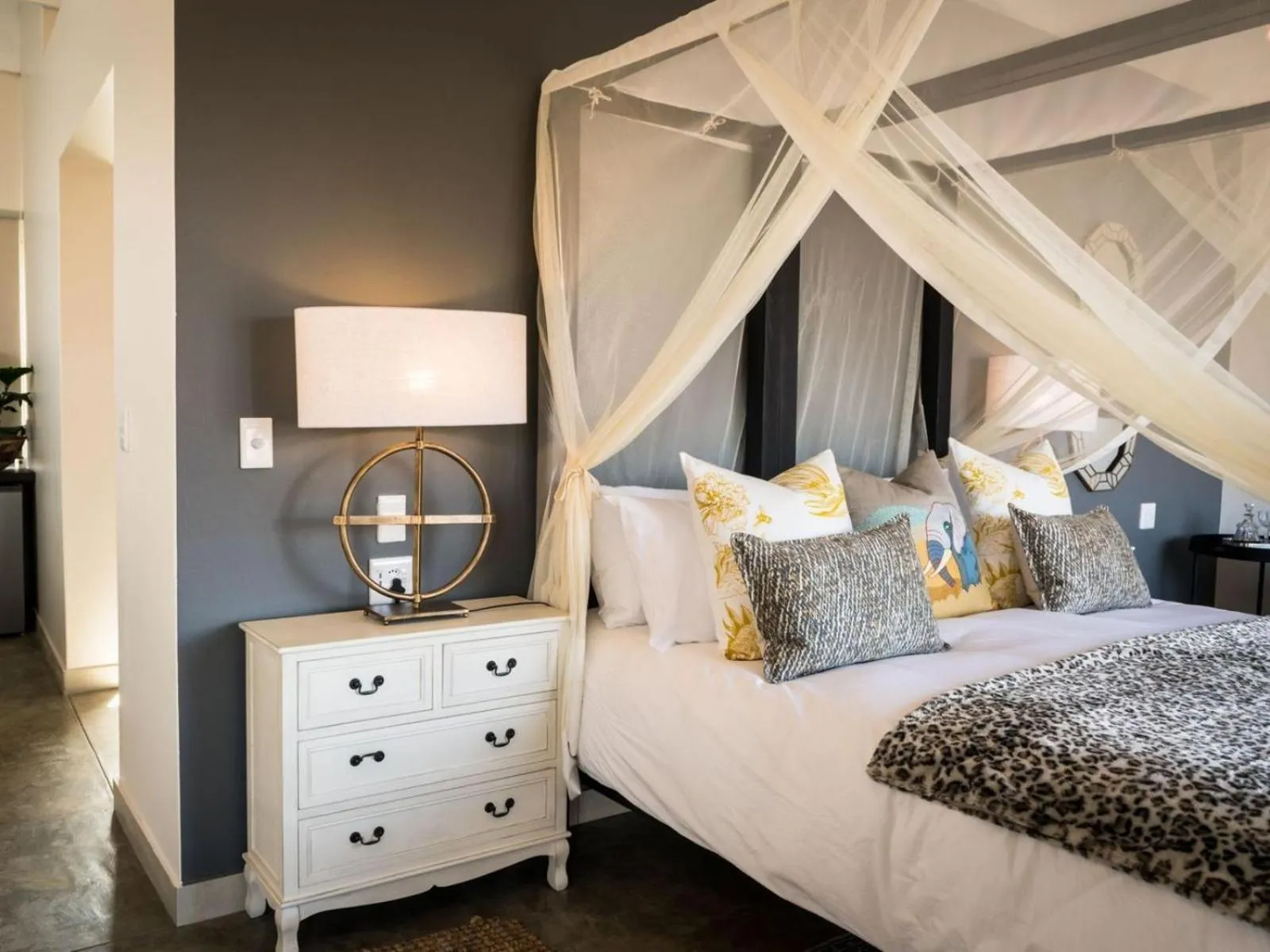 Bed in Safari Moon Luxury Bush Lodge