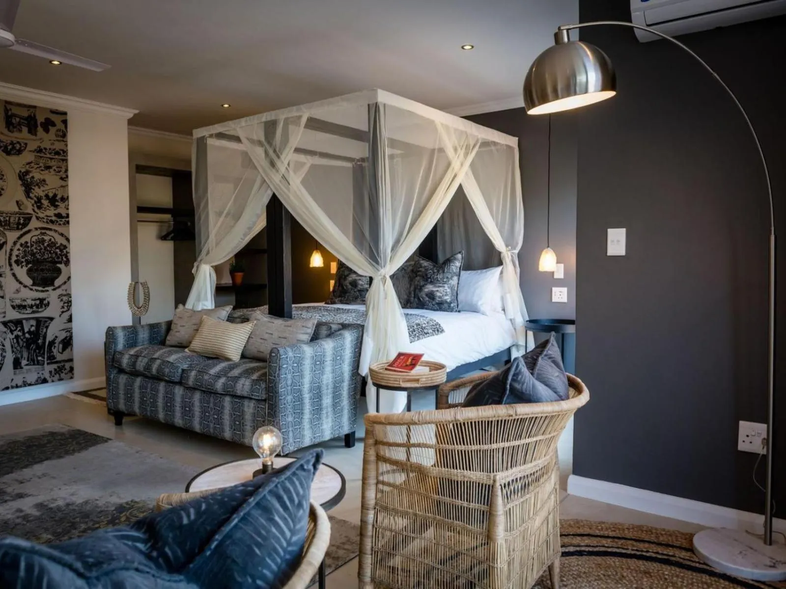 Bed in Safari Moon Luxury Bush Lodge