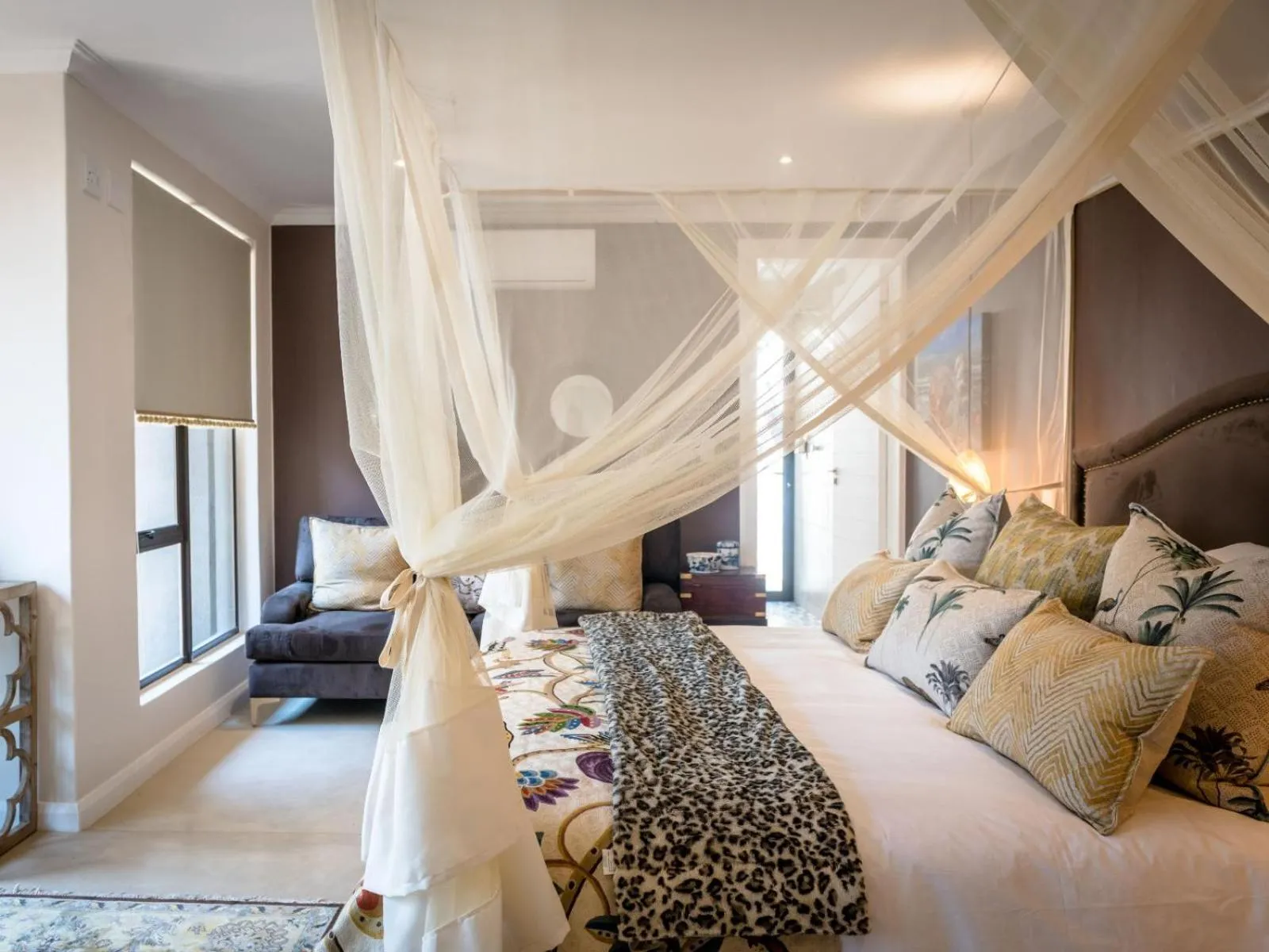 Seating area, Bed in Safari Moon Luxury Bush Lodge