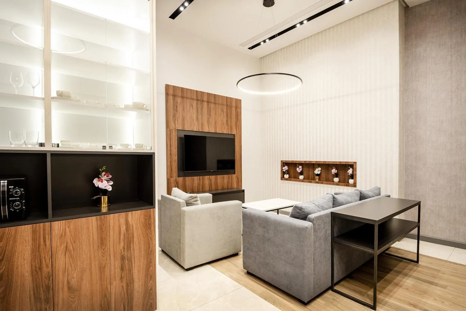 TV and multimedia in Hilltop North Avenue by Stellar Hotels, Yerevan