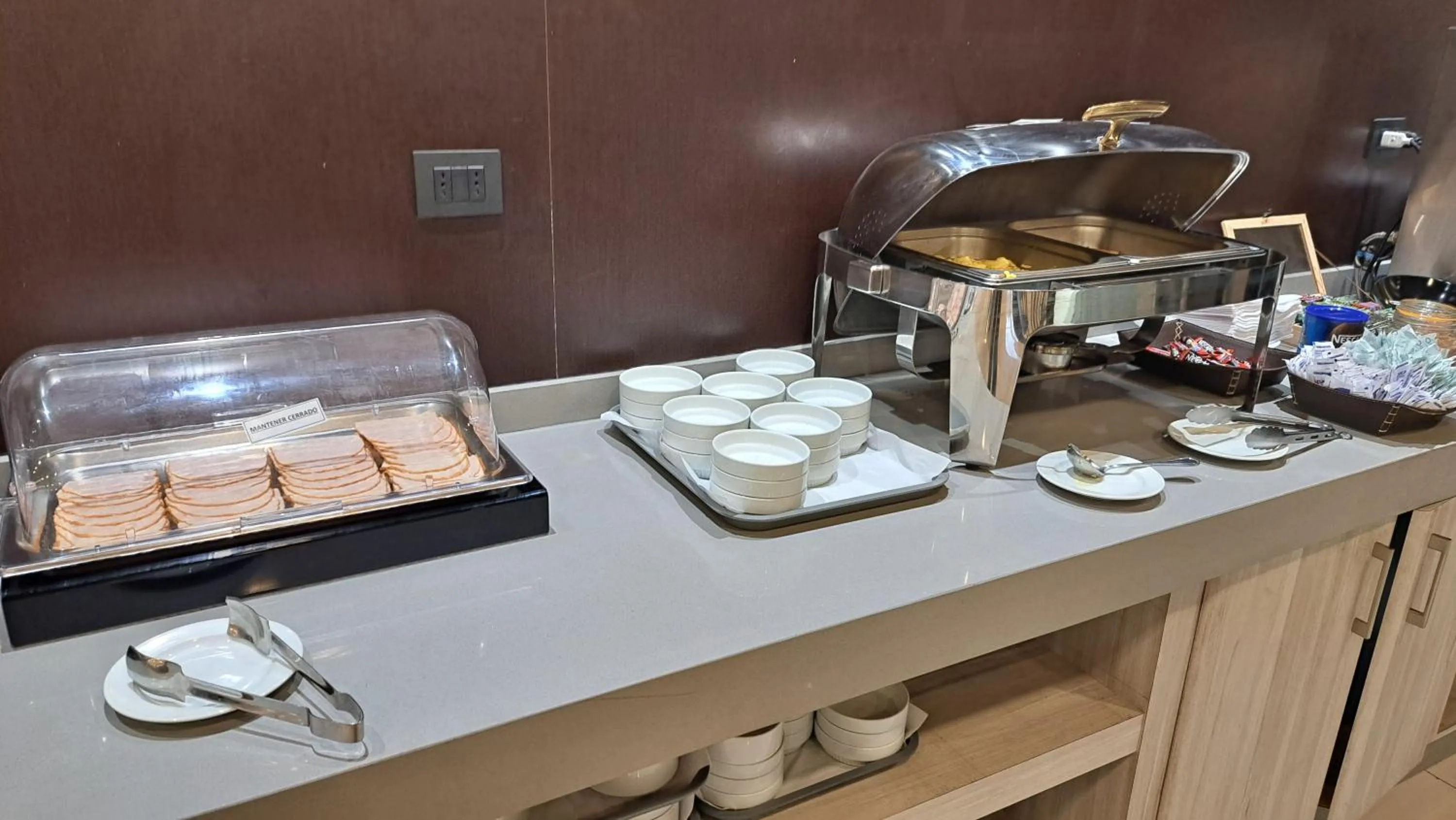Buffet breakfast in Hotel Diego de Almagro Castro
