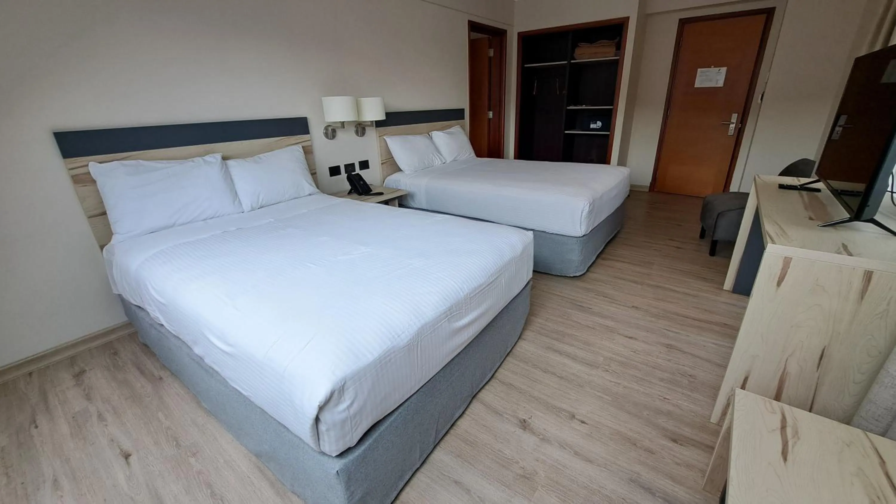 Bed in Hotel Diego de Almagro Castro