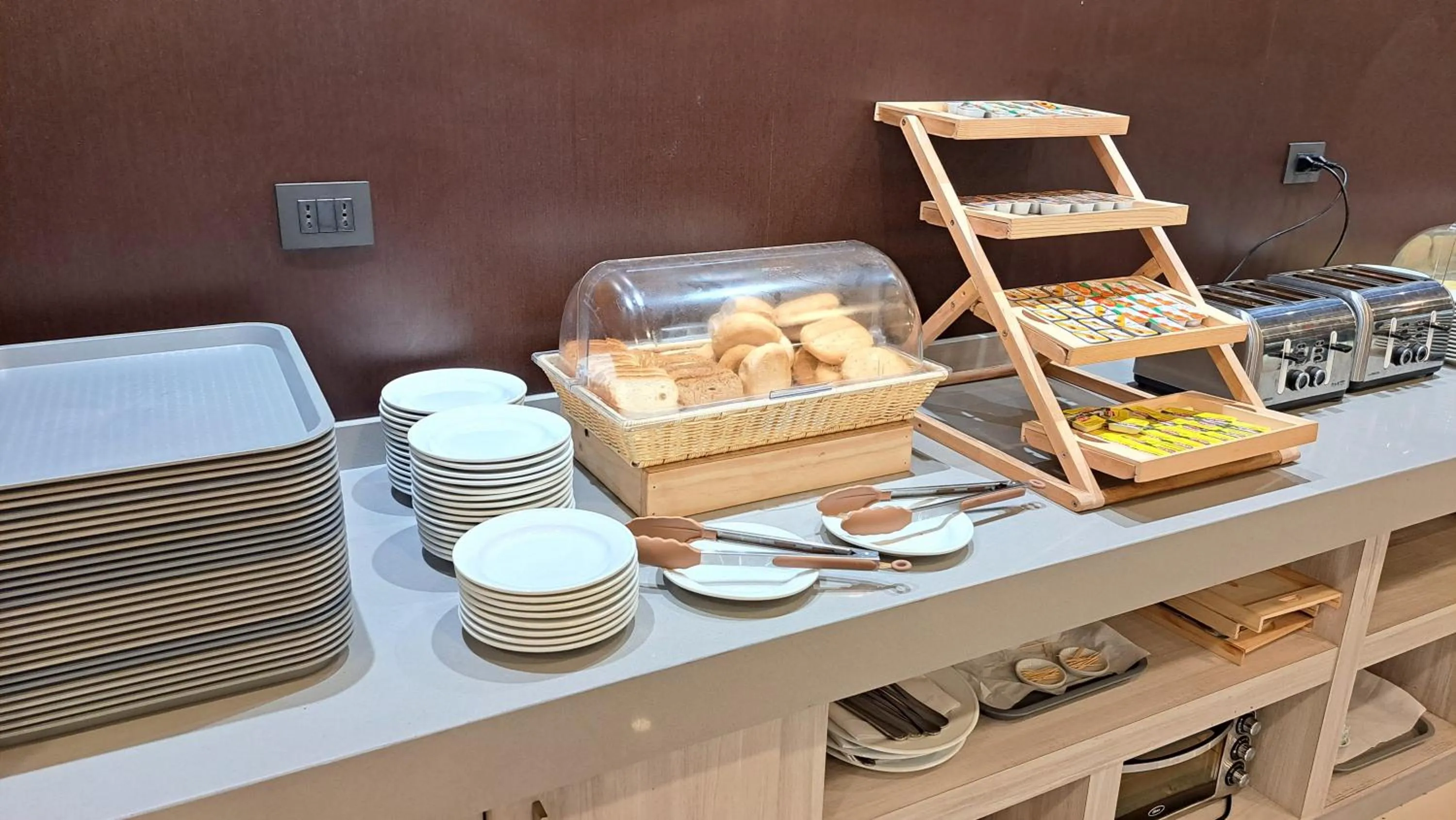 Buffet breakfast in Hotel Diego de Almagro Castro