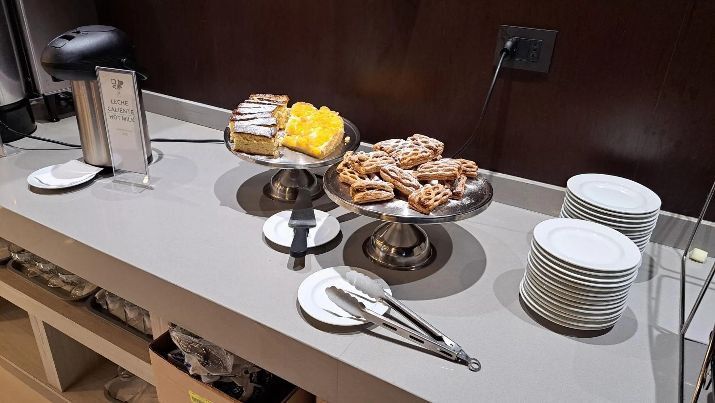 Buffet breakfast in Hotel Diego de Almagro Castro