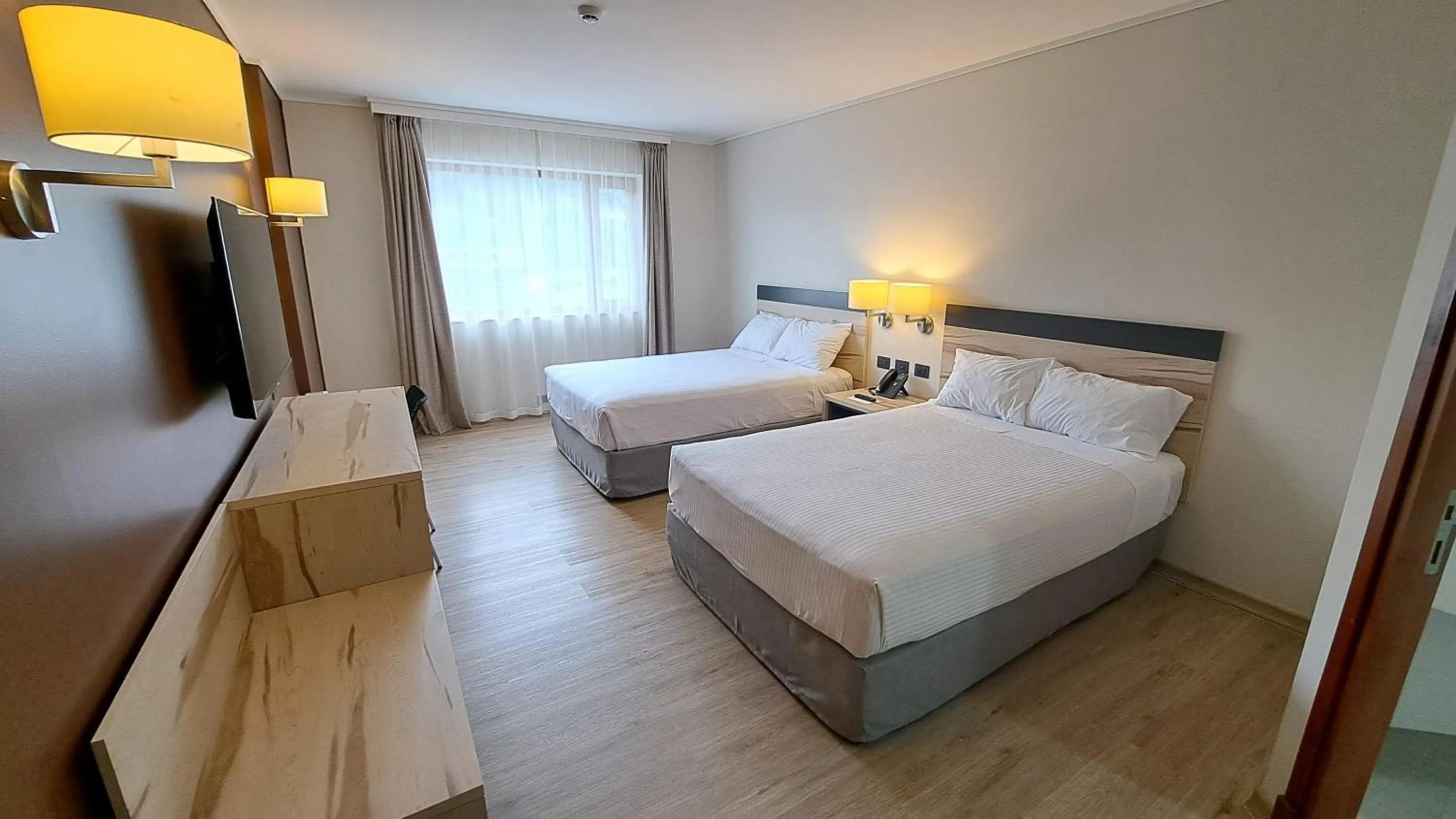 Bed in Hotel Diego de Almagro Castro