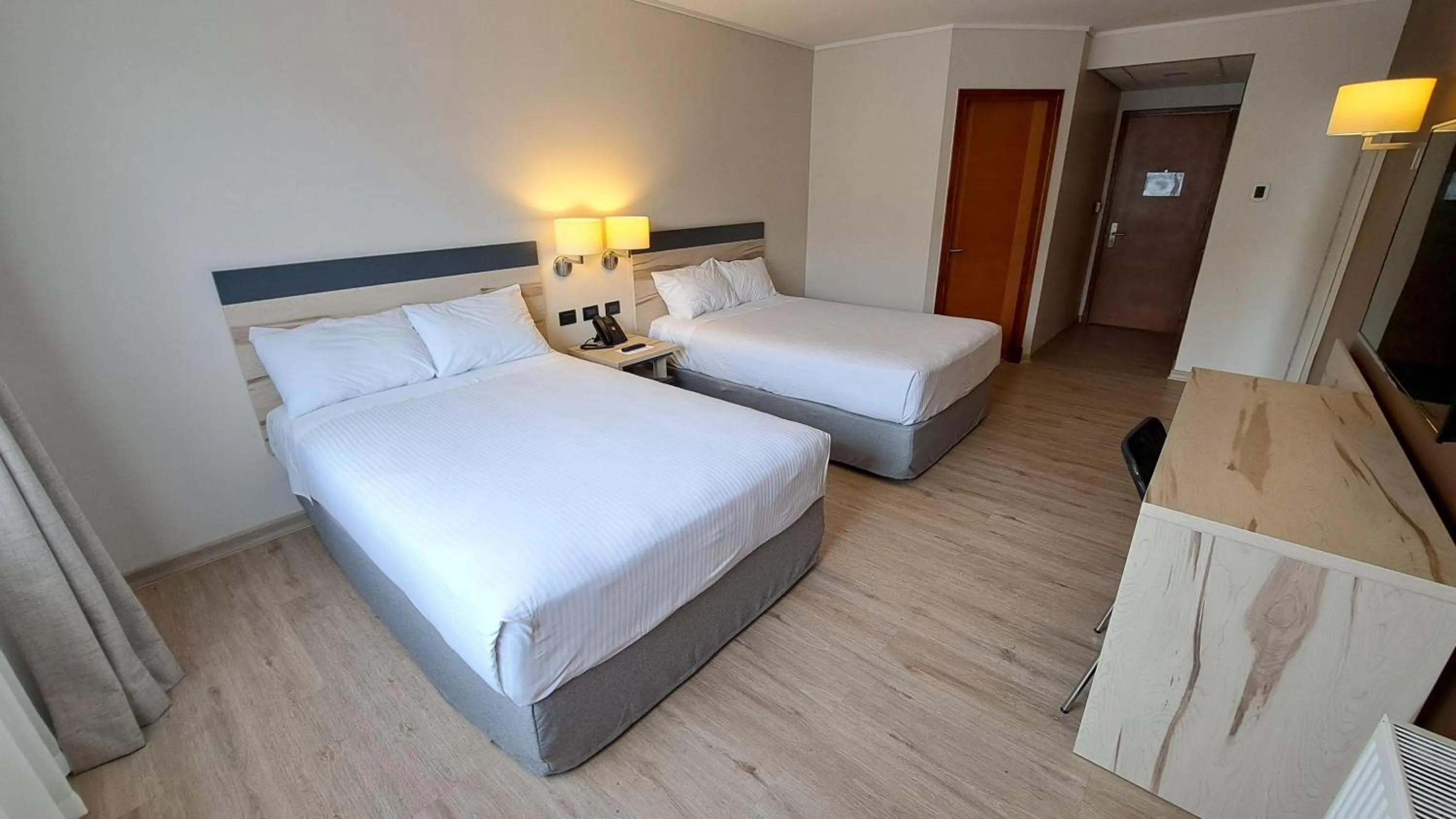 Bed in Hotel Diego de Almagro Castro