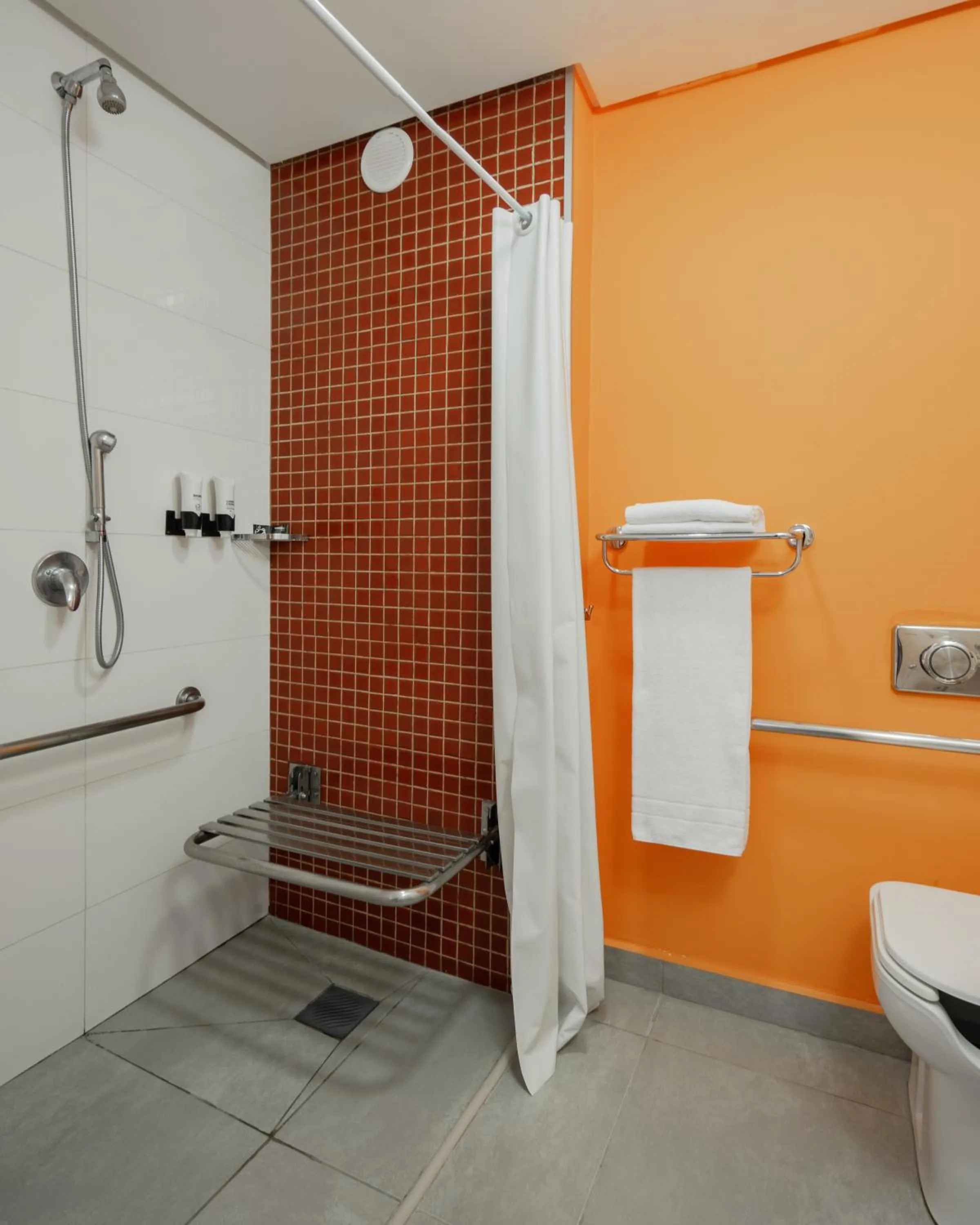 Toilet in Slim Bento Gonçalves