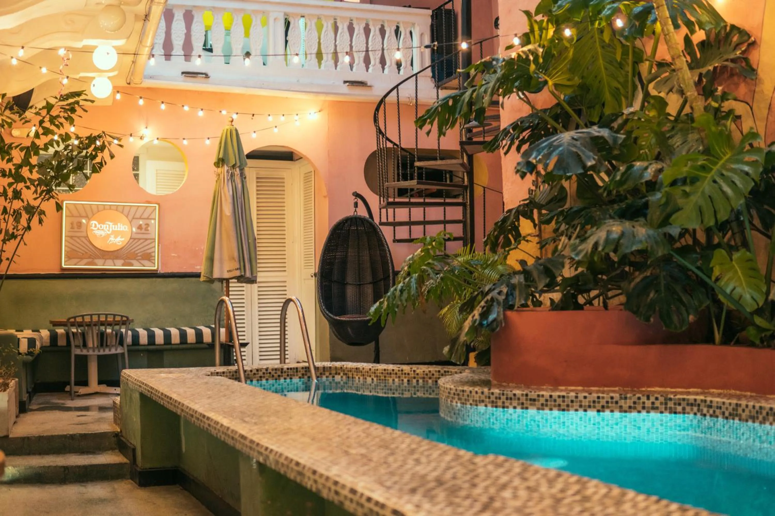 Swimming pool in CASA MOVIDA HOSTEL