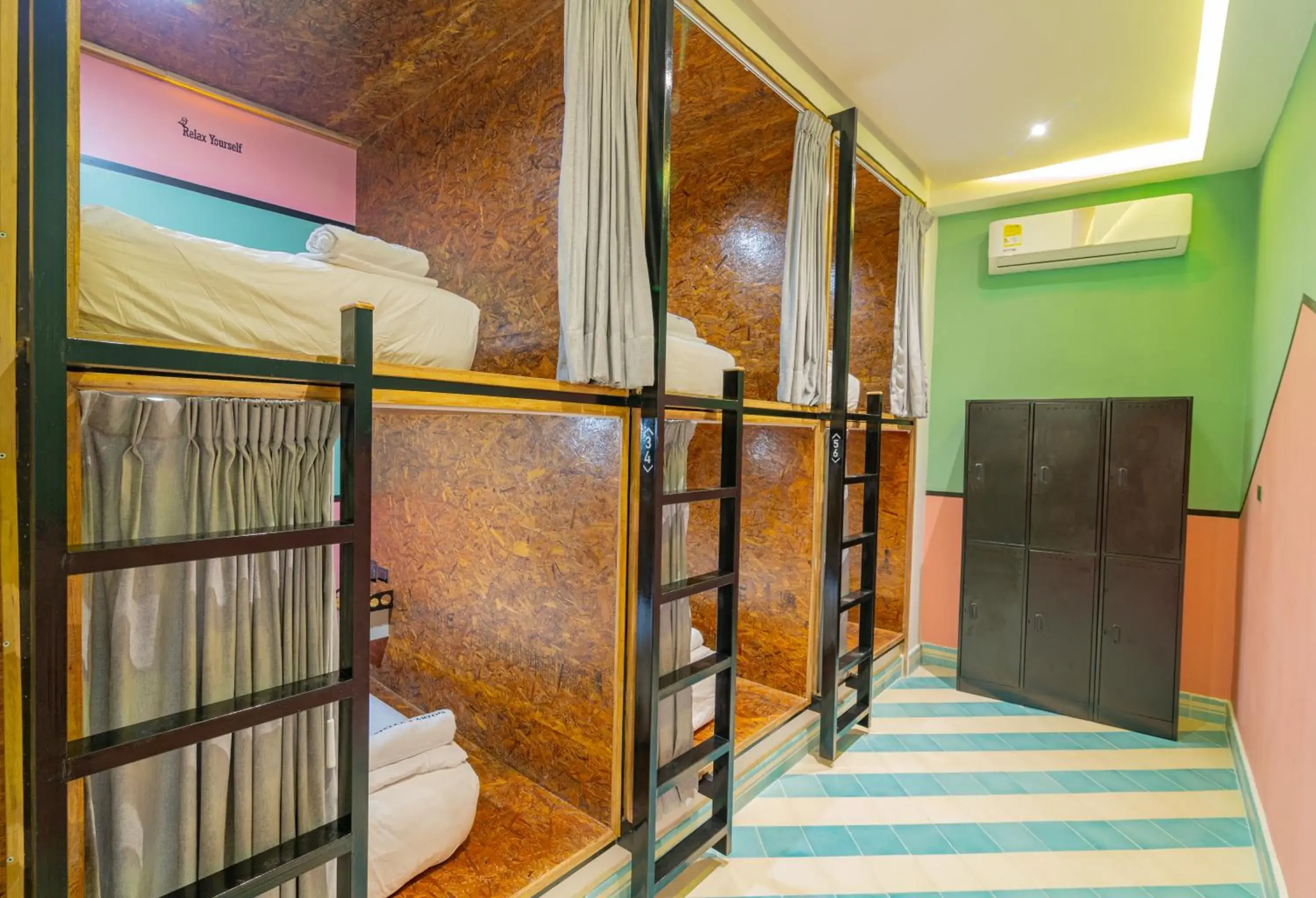 Bed in 6-Bed Mixed Dormitory Room in CASA MOVIDA HOSTEL Bed in 6-Bed Mixed Dormitory Room in CASA MOVIDA HOSTEL