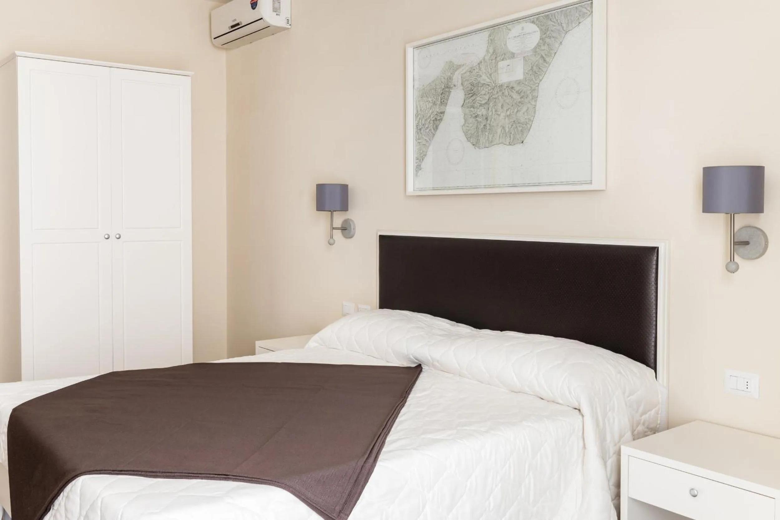 Photo of the whole room, Bed in Faro Bianco Gallipoli Dependance