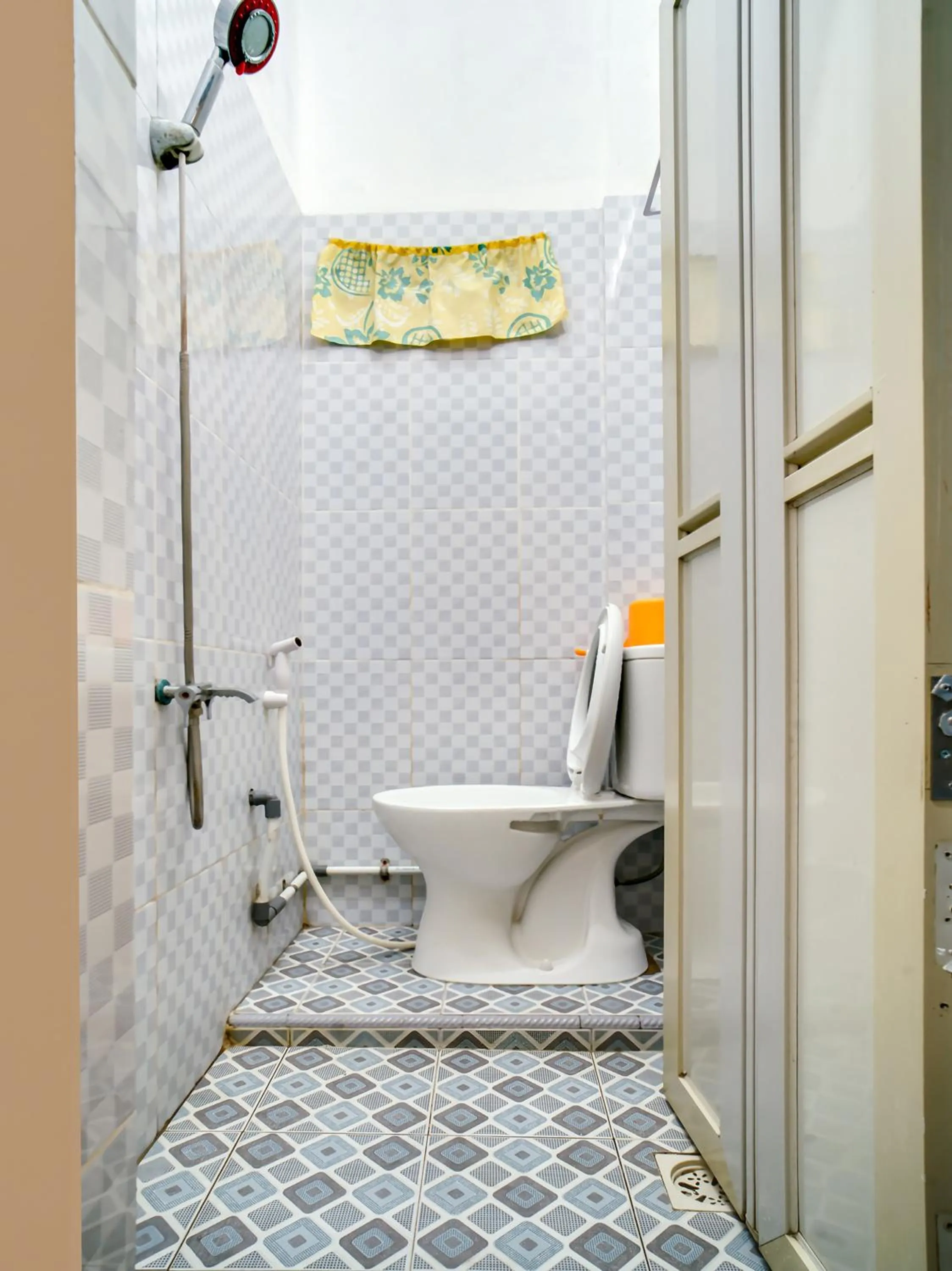 Bathroom in OYO 90024 Botania Homestay and Cafe