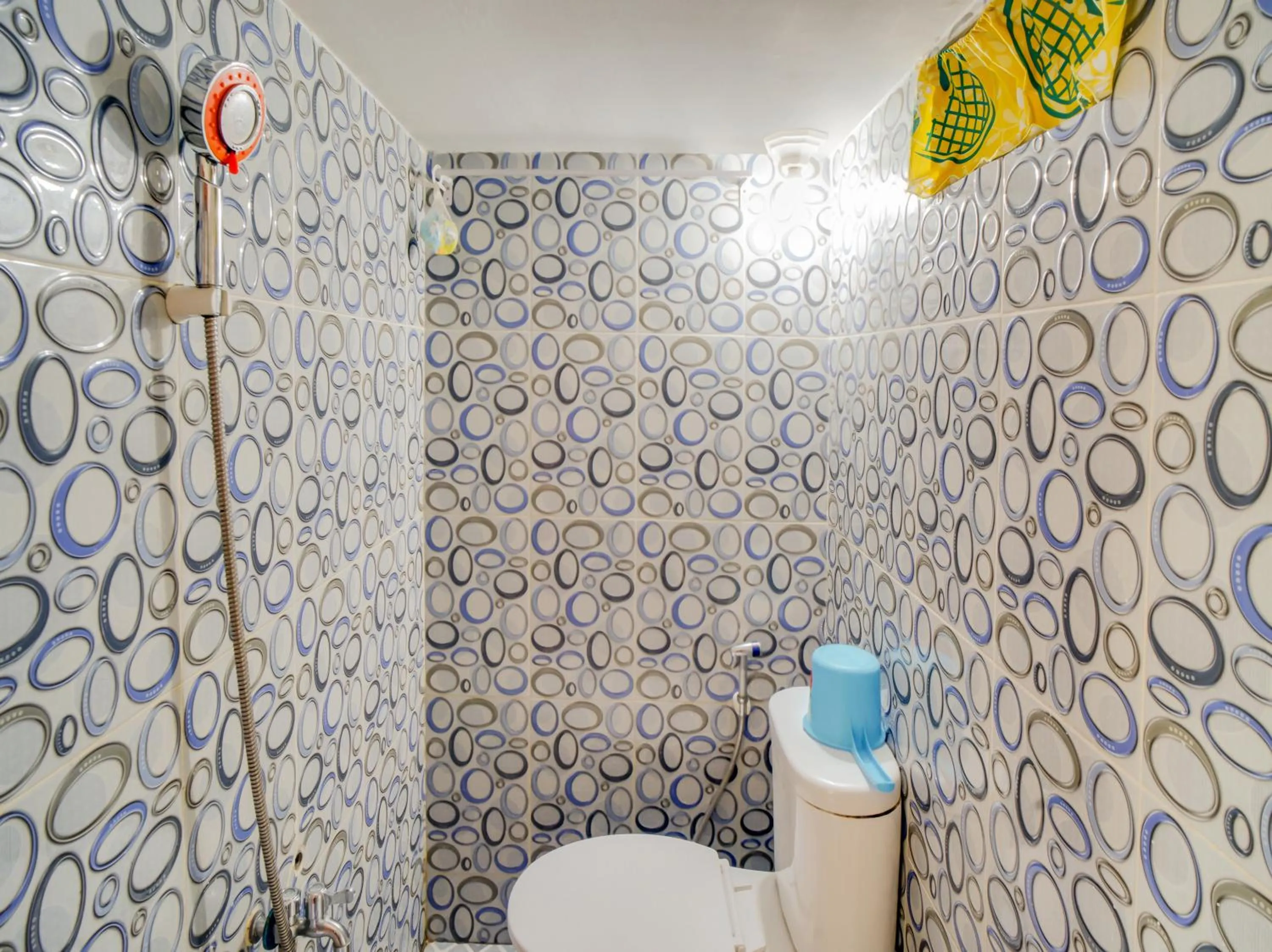 Bathroom in OYO 90024 Botania Homestay and Cafe