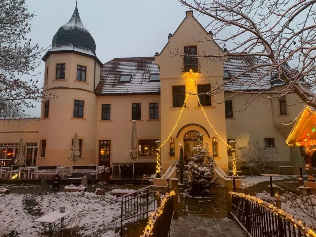 Property building in Parkschlößchen Hotel