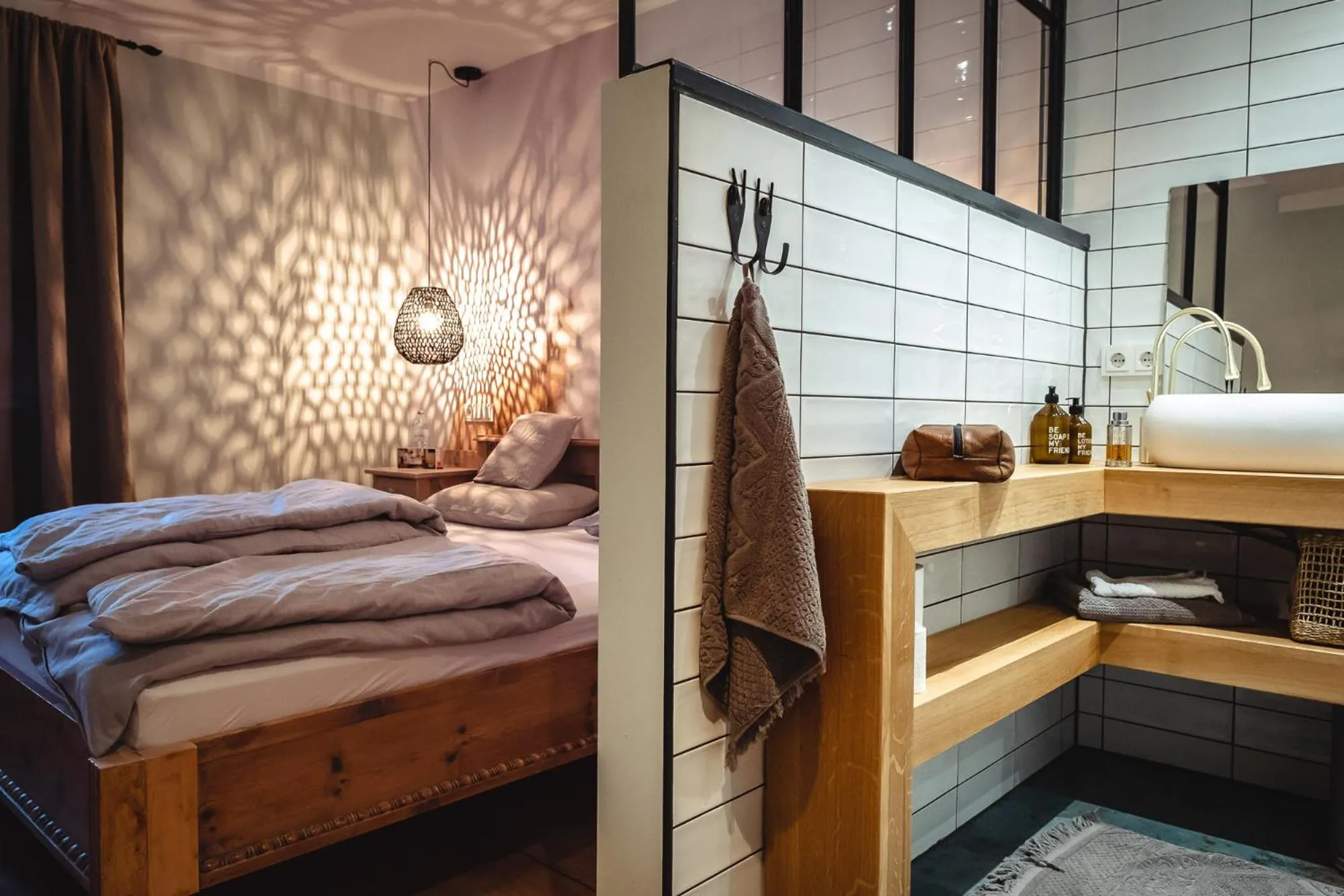 Bed in Der Steinerwirt - hangout & hotel