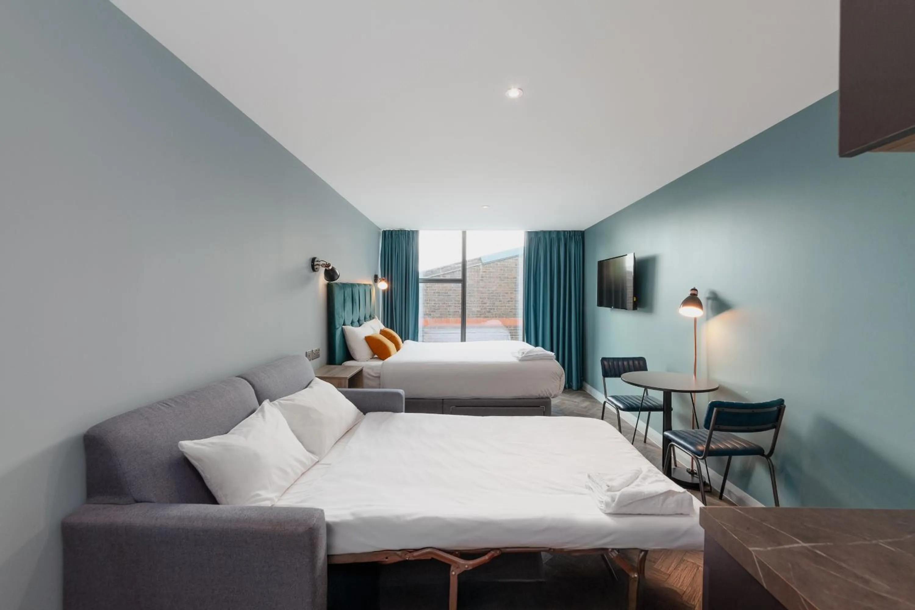 Bedroom, Bed in Aptel East