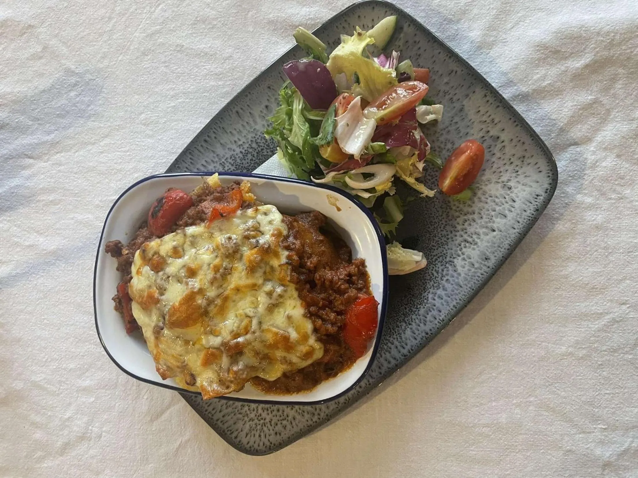 Restaurant/places to eat in Manor House Hotel