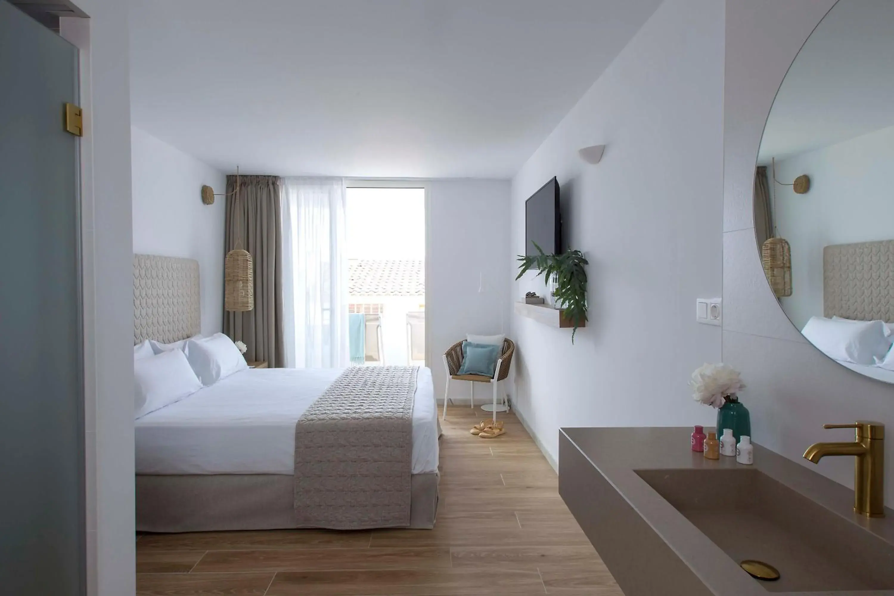 Luxury Triple Room in May Altafulla Beach Boutique Hotel Luxury Triple Room in May Altafulla Beach Boutique Hotel