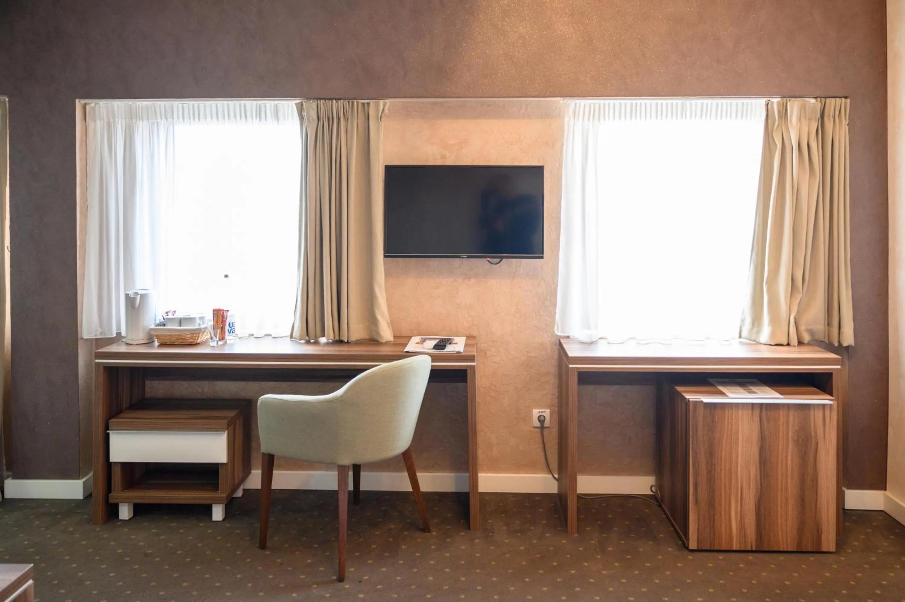 hair dresser in MV Monogram