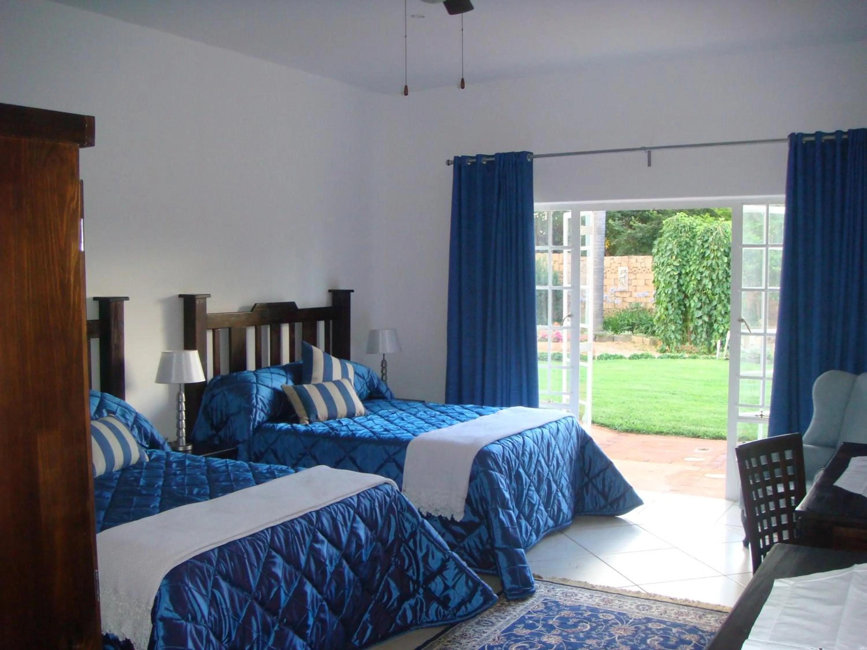 Bed in Heatherdale Guesthouse & Shuttle Services