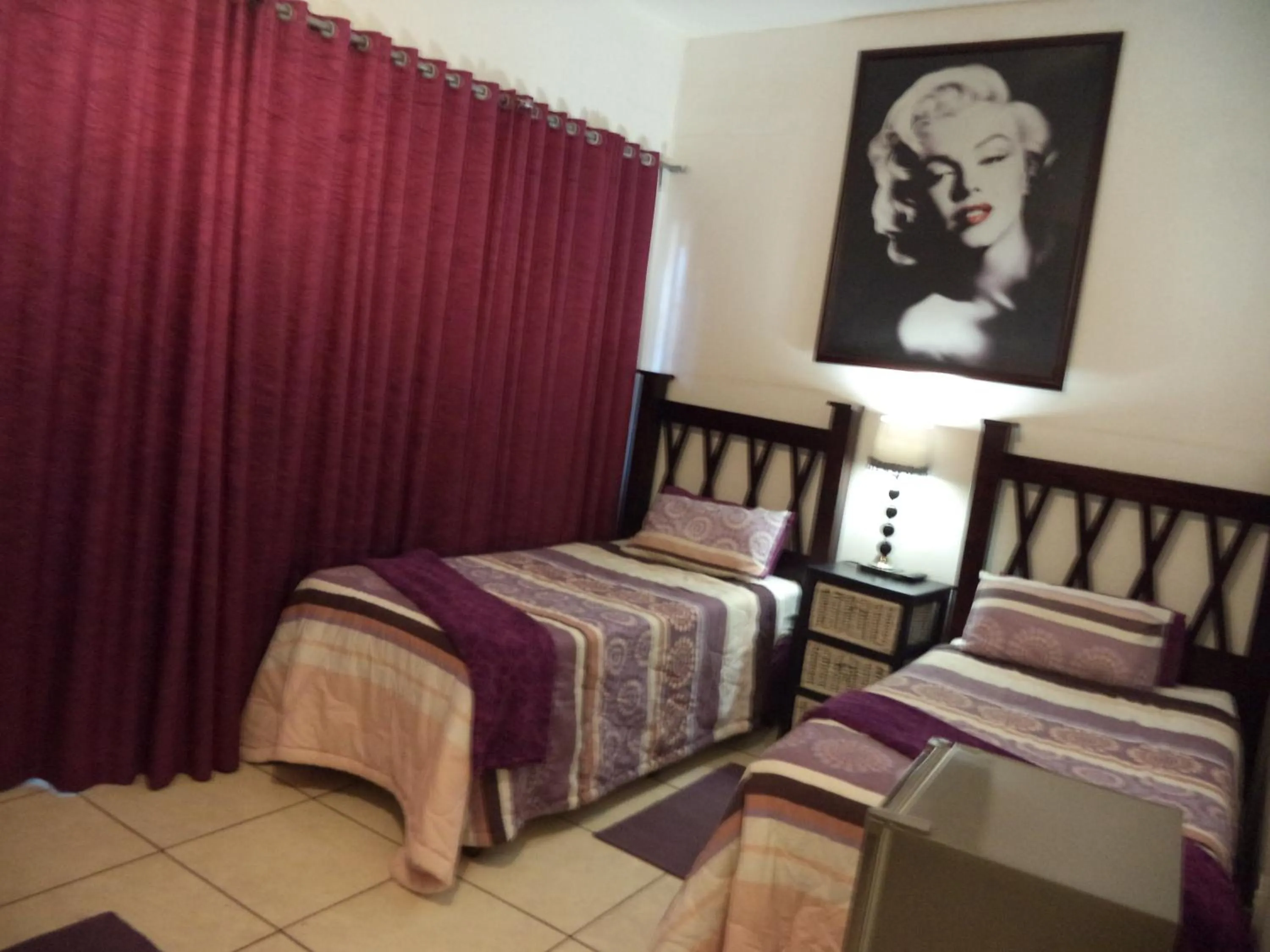 Garden view, Bed in Heatherdale Guesthouse & Shuttle Services