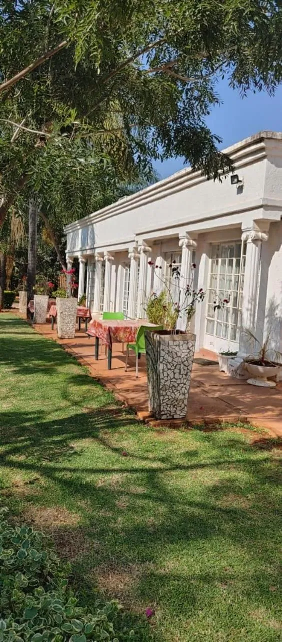 Heatherdale Guesthouse & Shuttle Services
