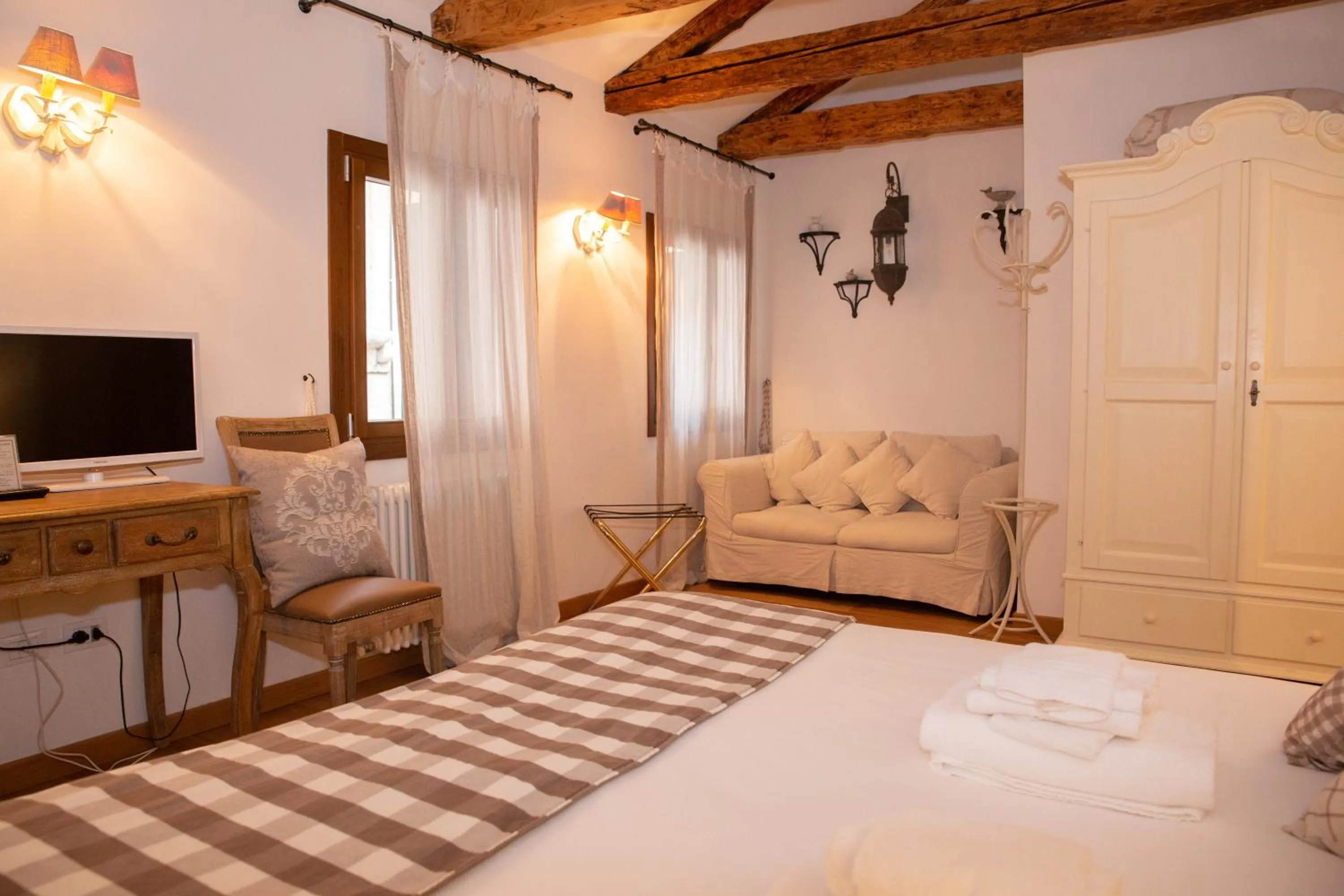 TV and multimedia, Bed in Rigoletto Charm