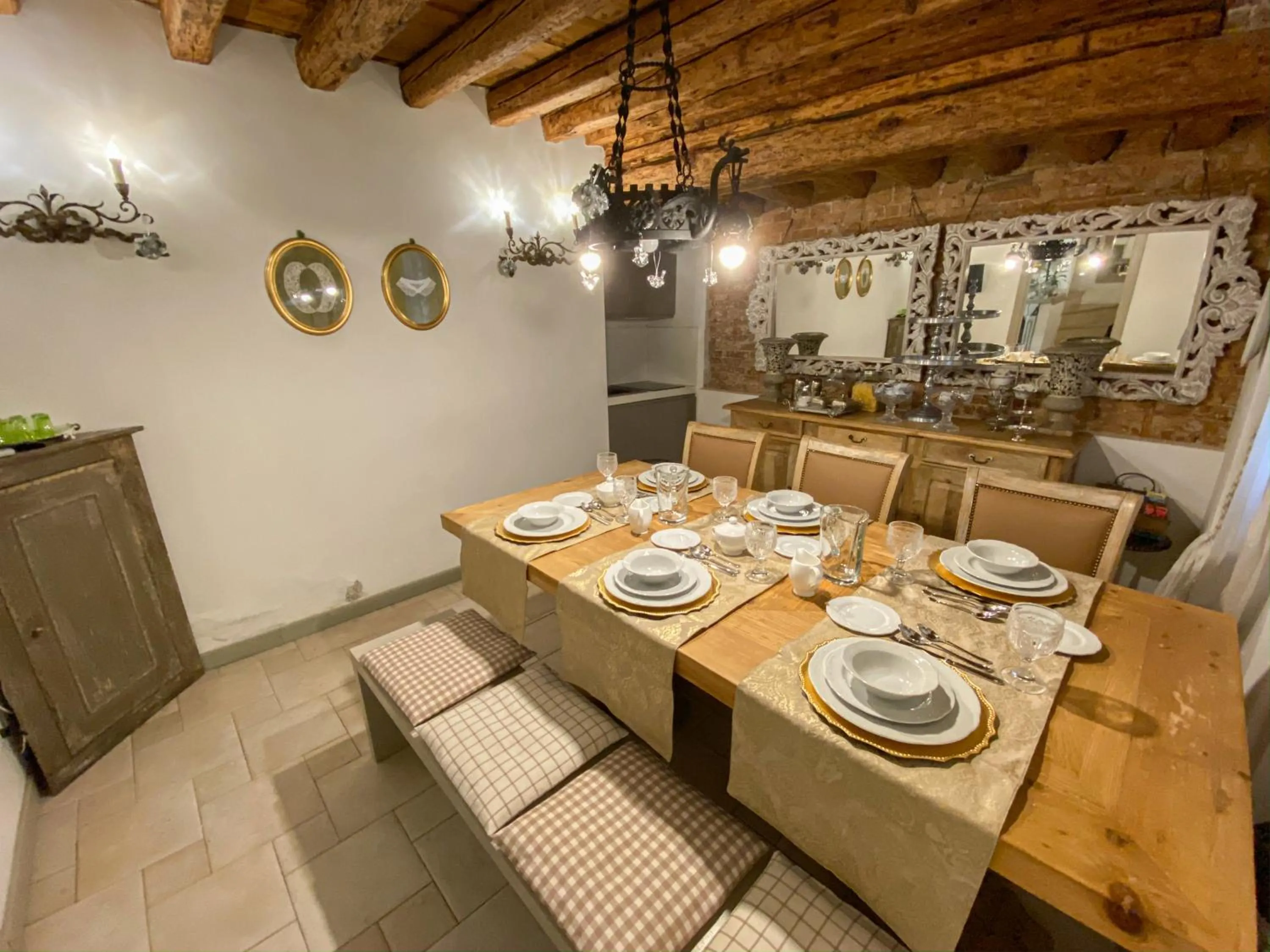 Breakfast in Rigoletto Charm