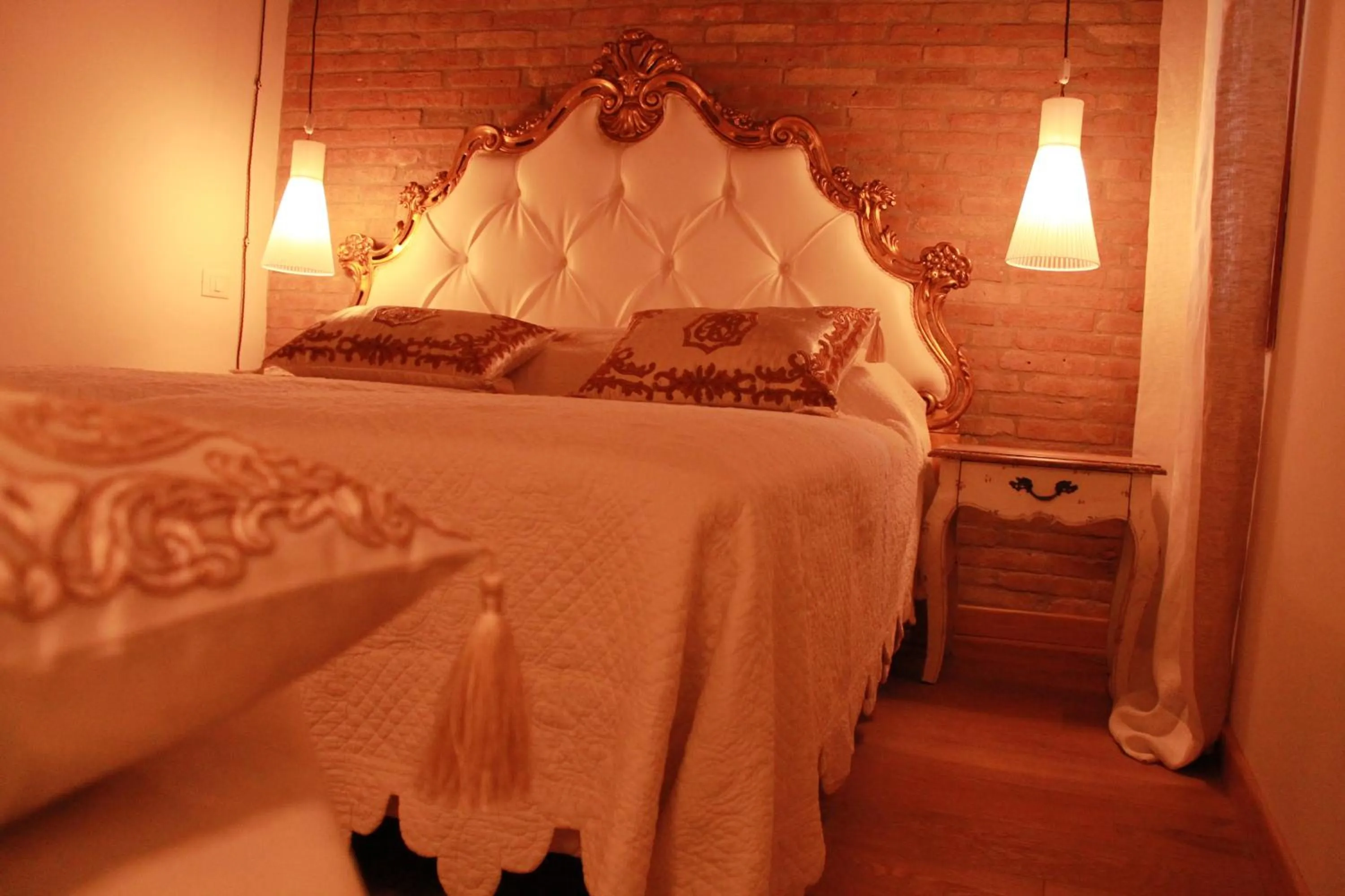 Photo of the whole room, Bed in Rigoletto Charm