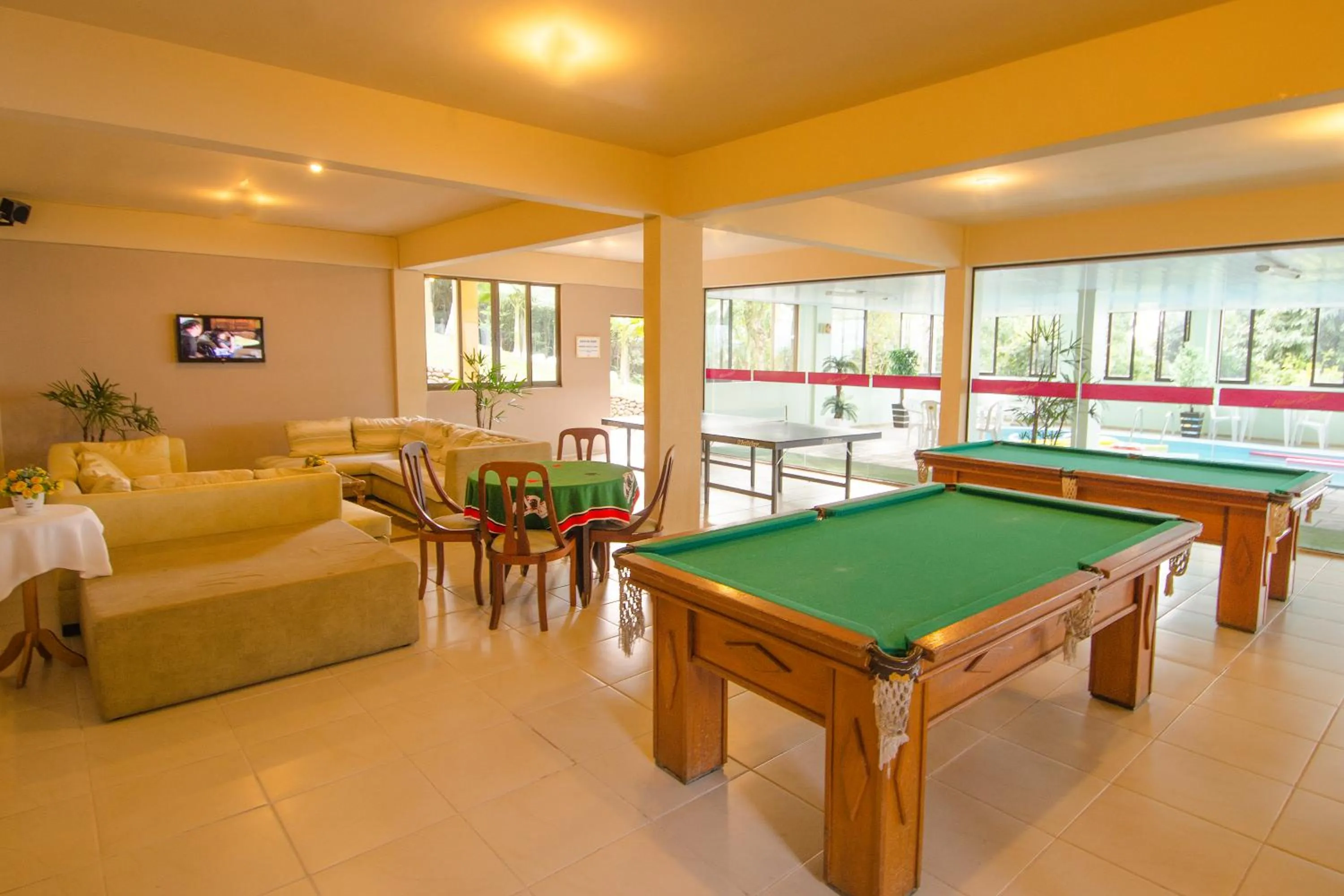 Communal lounge/ TV room in Morro do Sol Hotel & Eventos