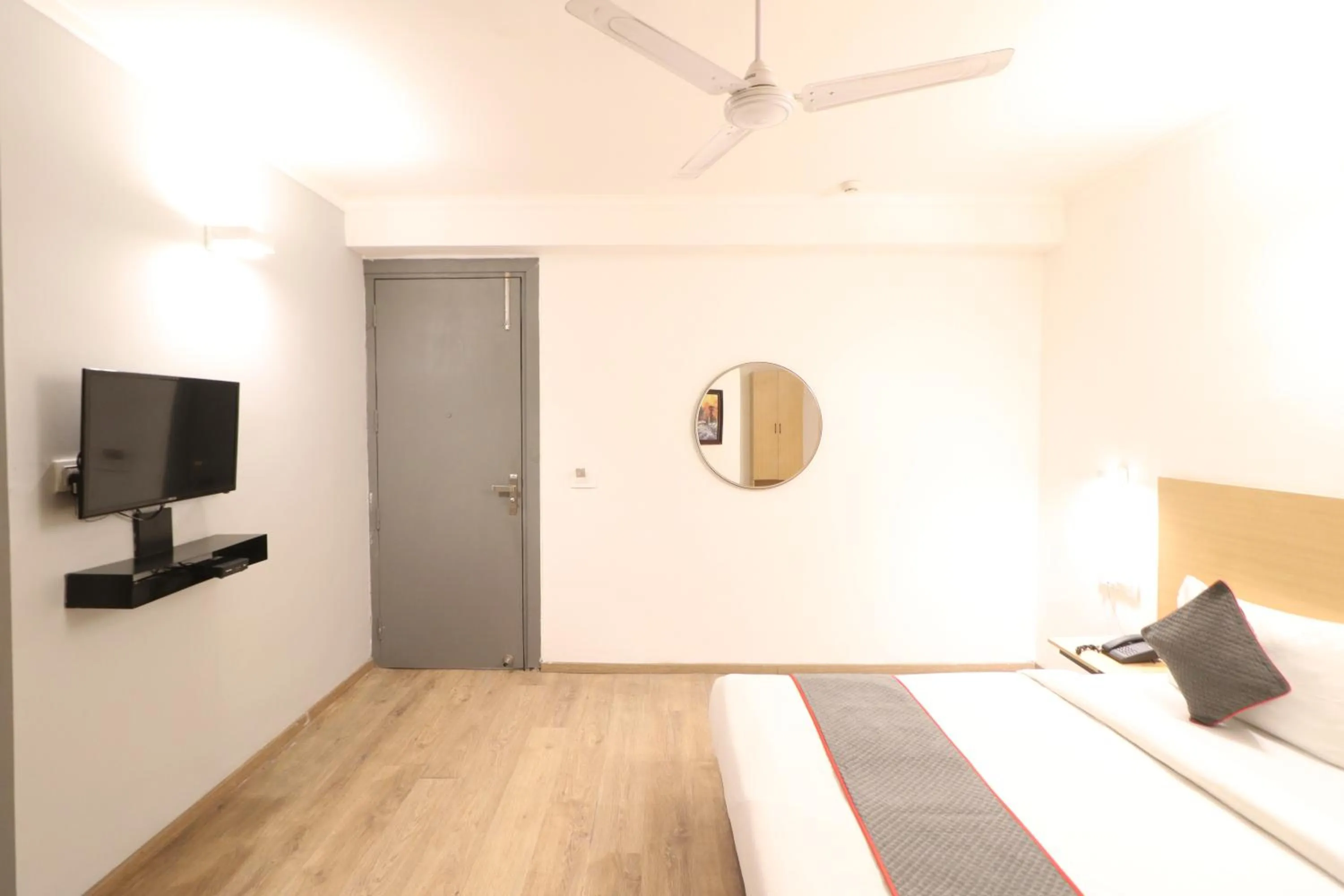 Photo of the whole room, Bed in Flora Residency