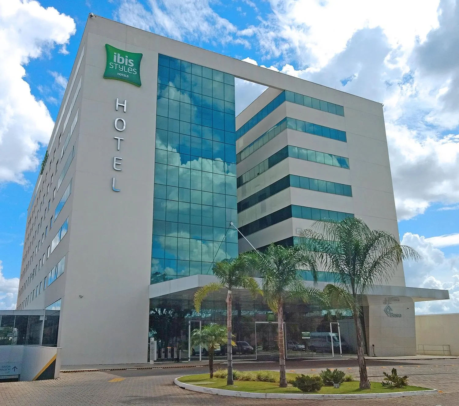 Facade/entrance in ibis Styles Brasilia Aeroporto