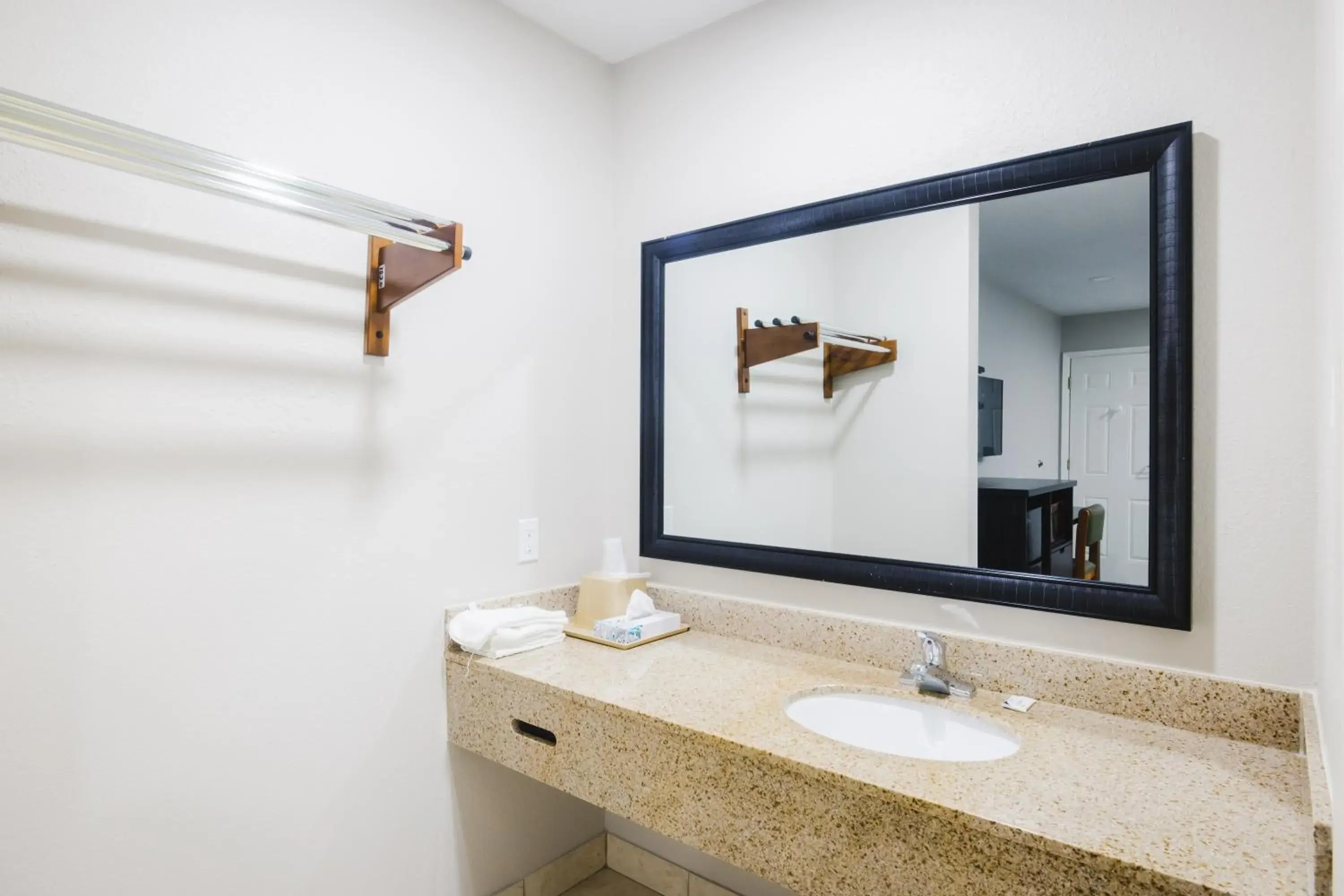 Queen Room - Disability Access in Scottish Inn & Suites Queen Room - Disability Access in Scottish Inn & Suites