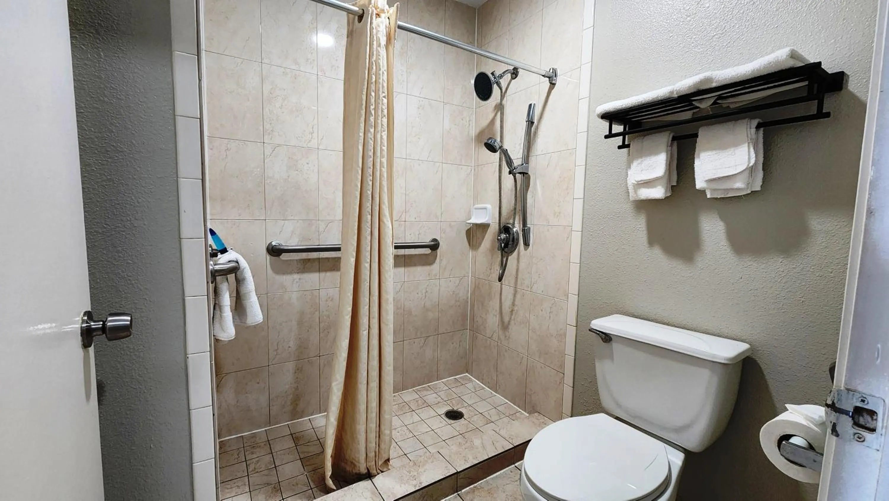 Shower in Scottish Inn & Suites