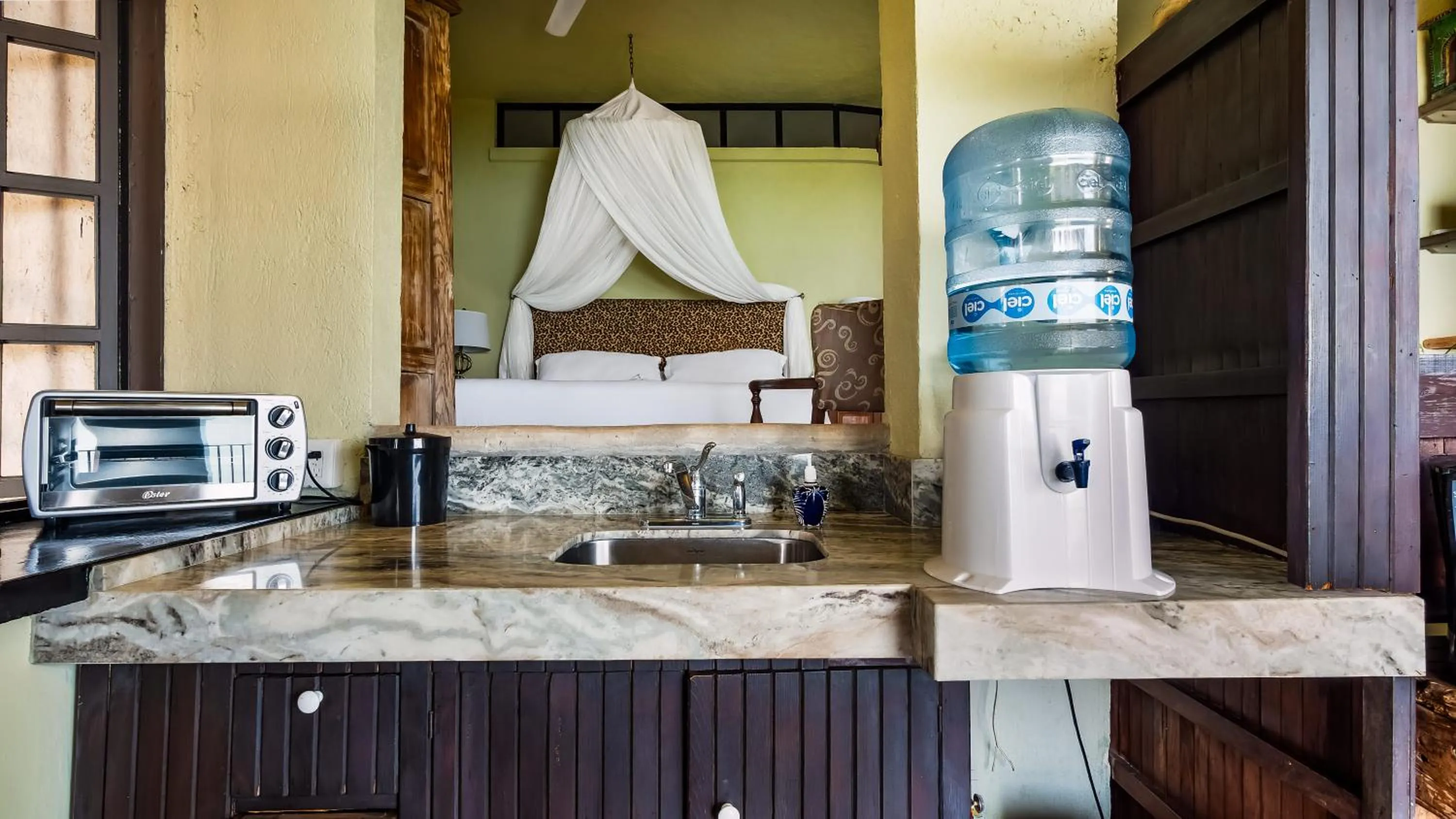 Kitchen or kitchenette in Quinta Maria Cortez Beach Hotel