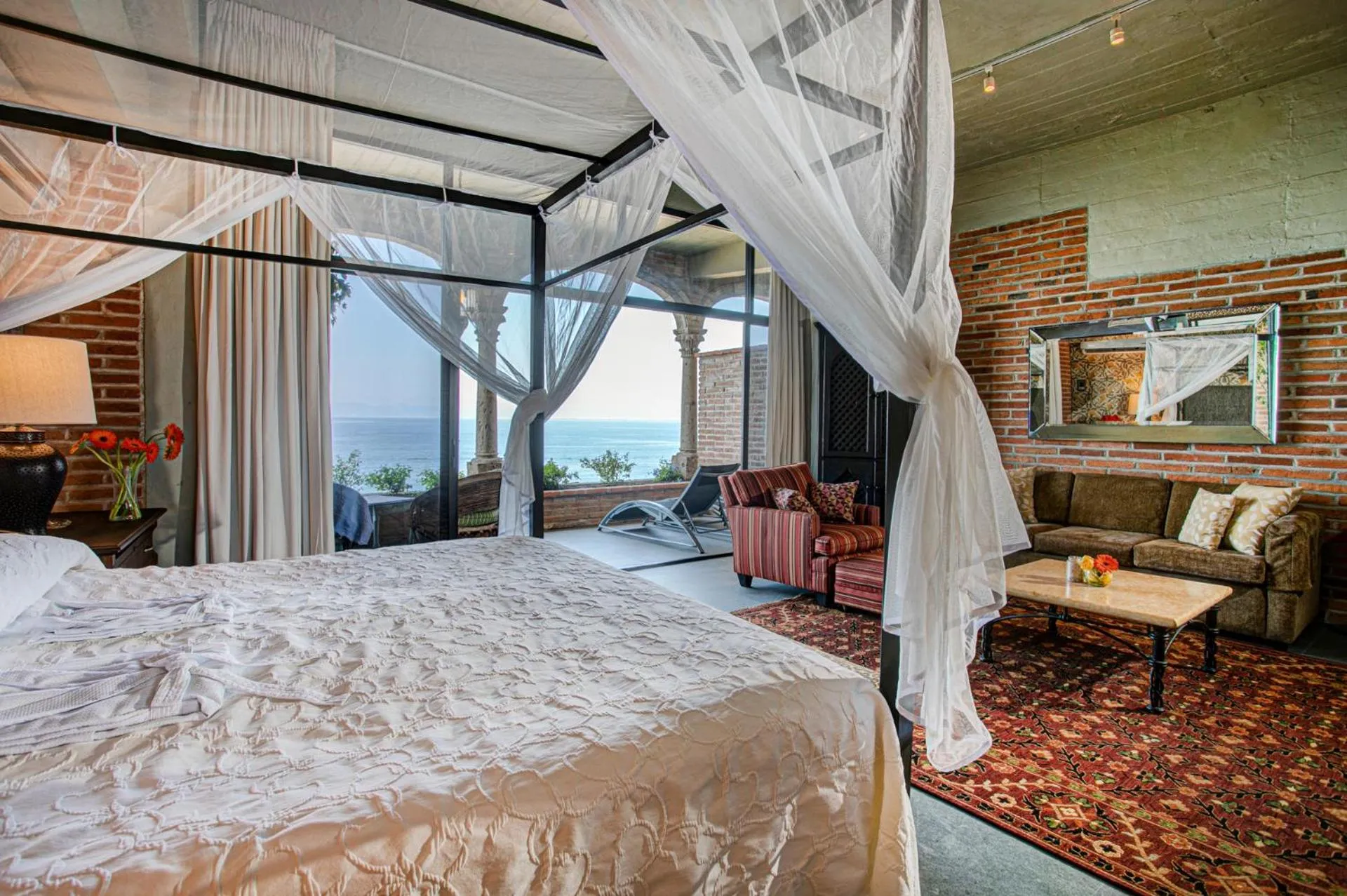 Living room, Bed in Quinta Maria Cortez Beach Hotel