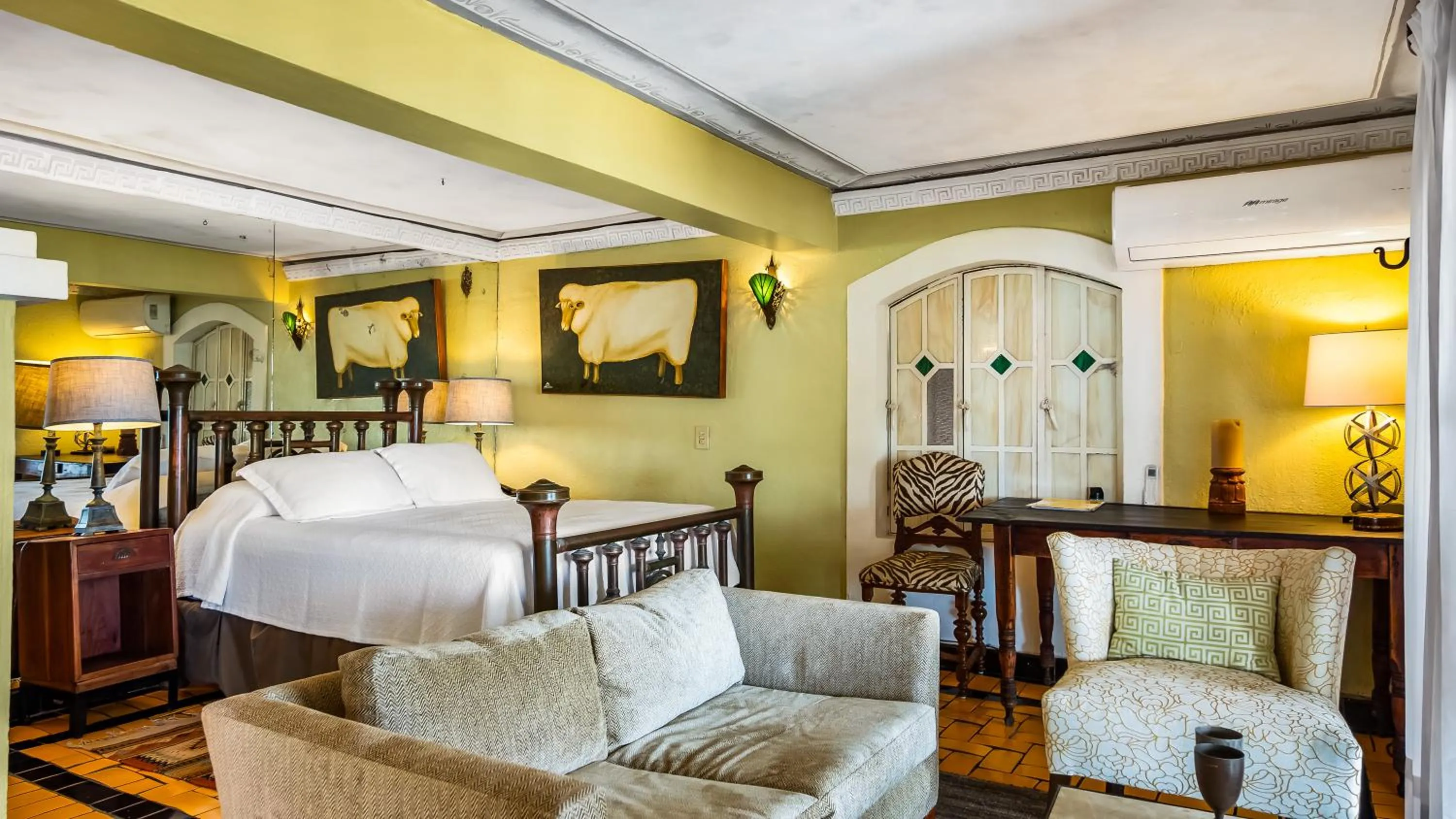 Bed in Quinta Maria Cortez Beach Hotel