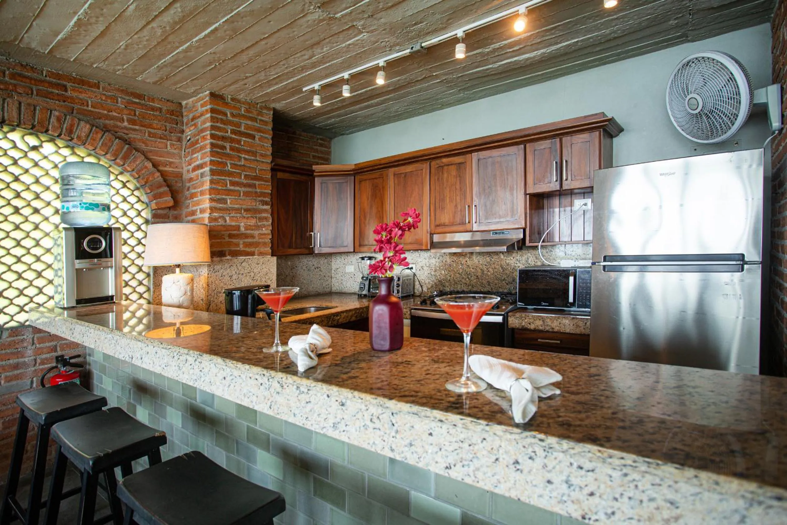 Kitchen or kitchenette in Quinta Maria Cortez Beach Hotel