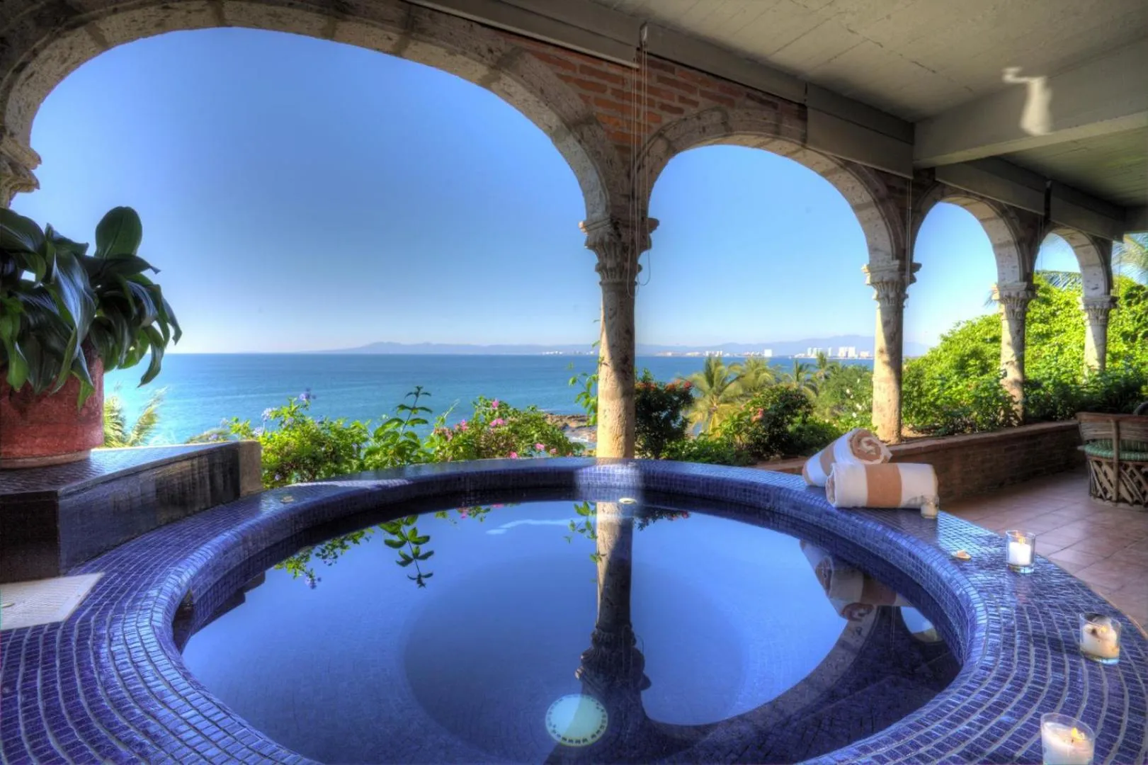 Hot Tub in Quinta Maria Cortez Beach Hotel