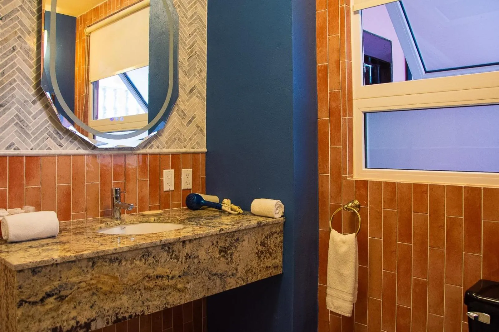 Bathroom in Quinta Maria Cortez Beach Hotel