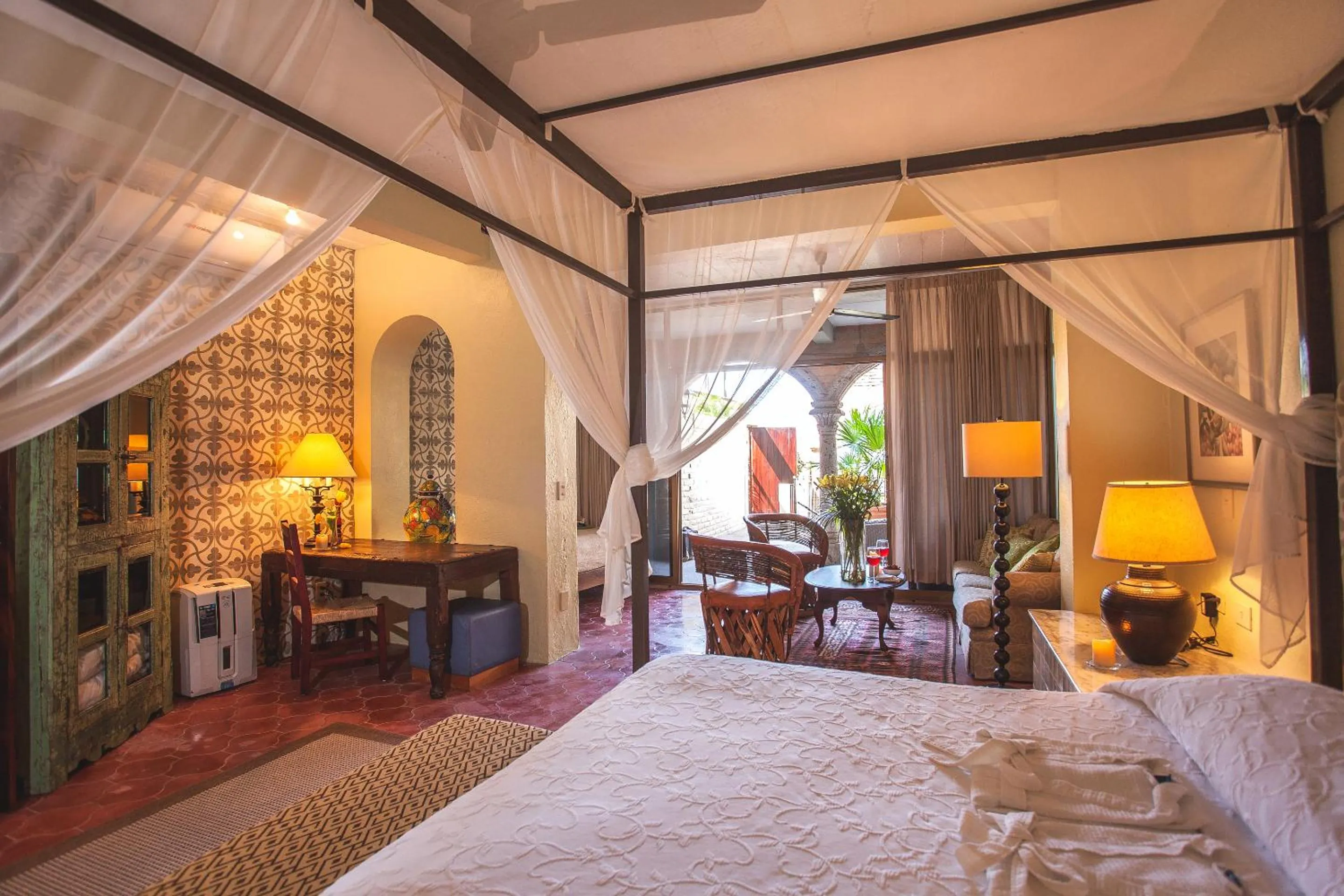 Photo of the whole room, Bed in Quinta Maria Cortez Beach Hotel