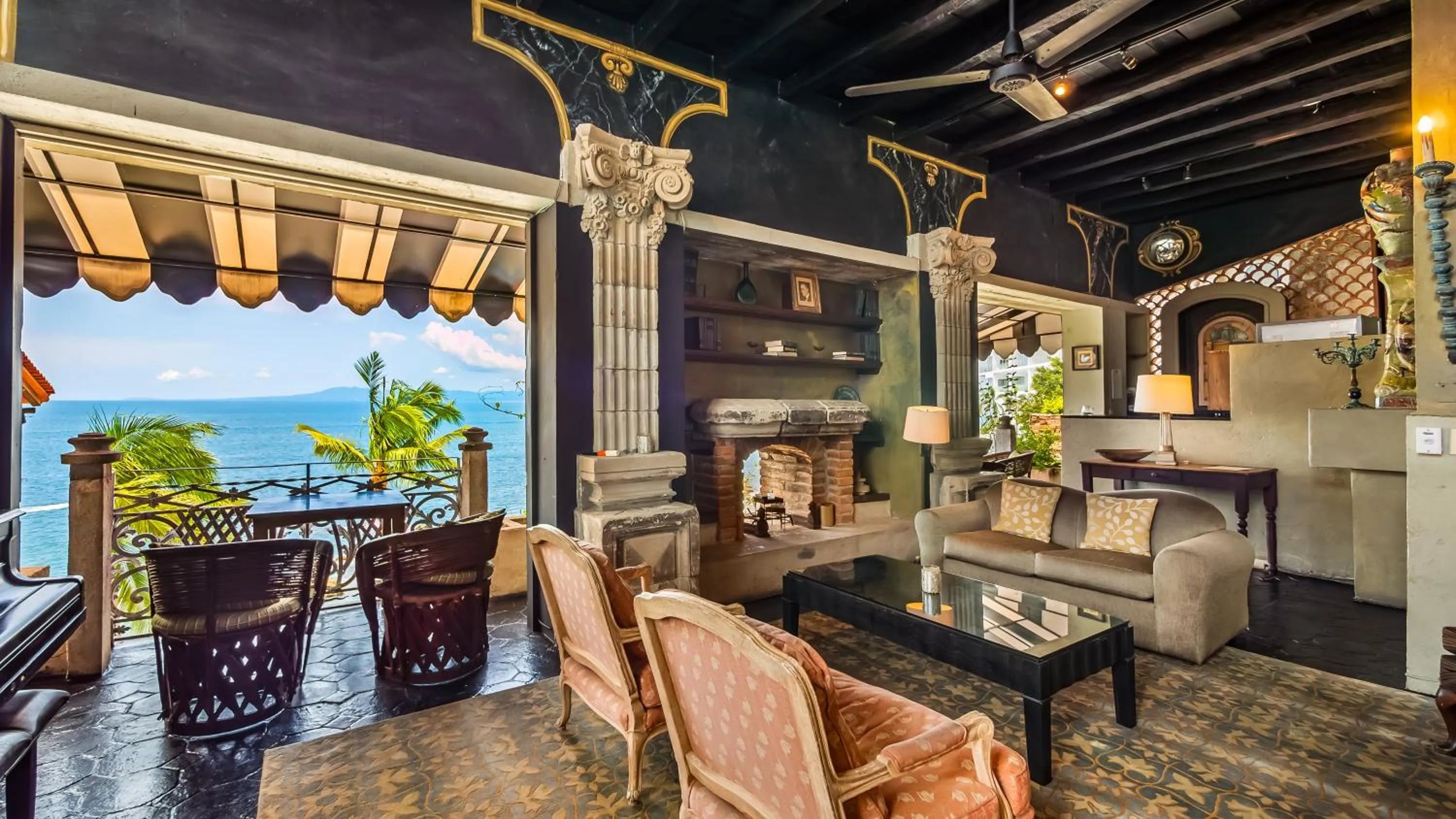 Living room in Quinta Maria Cortez Beach Hotel