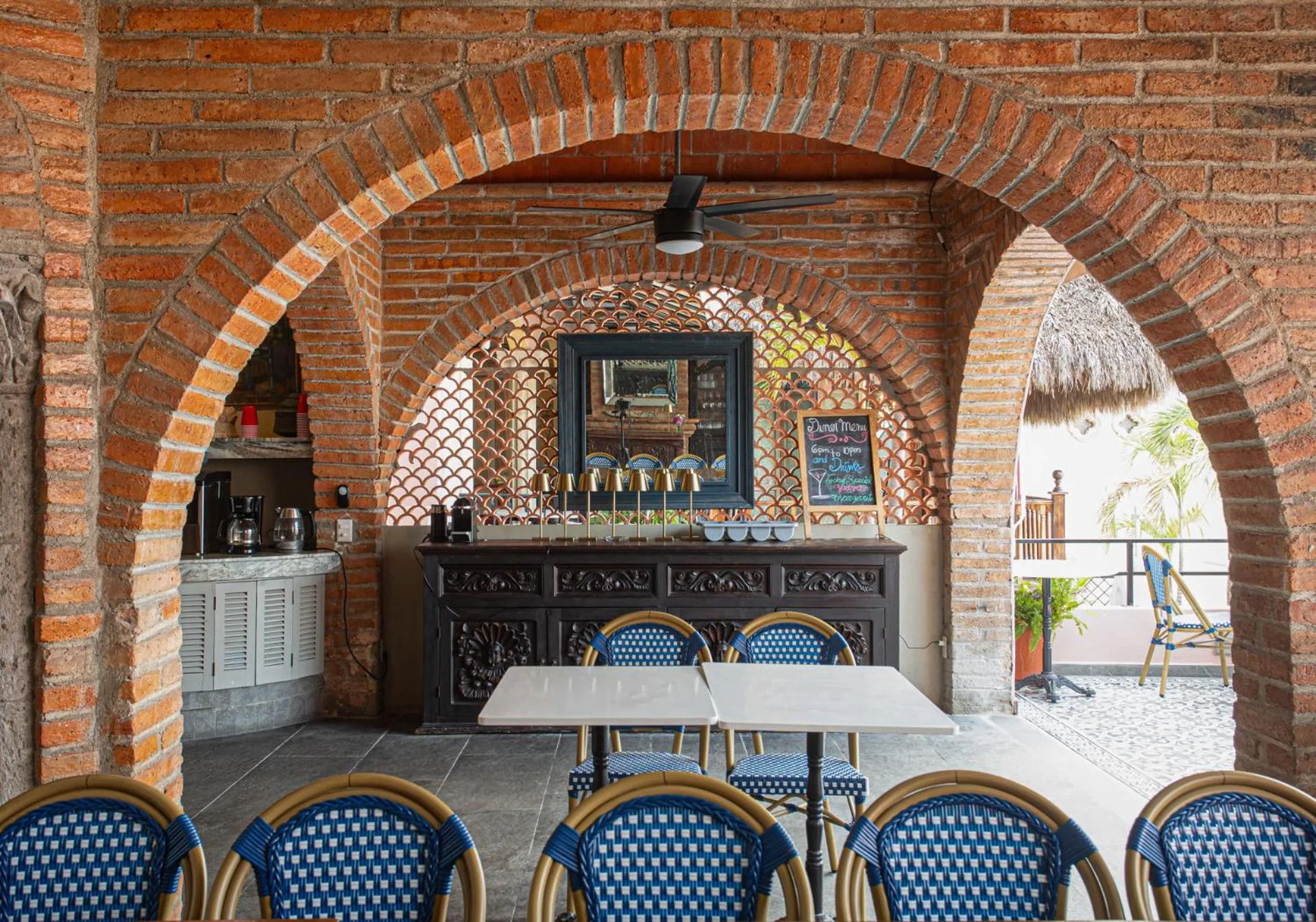 Restaurant/places to eat in Quinta Maria Cortez Beach Hotel