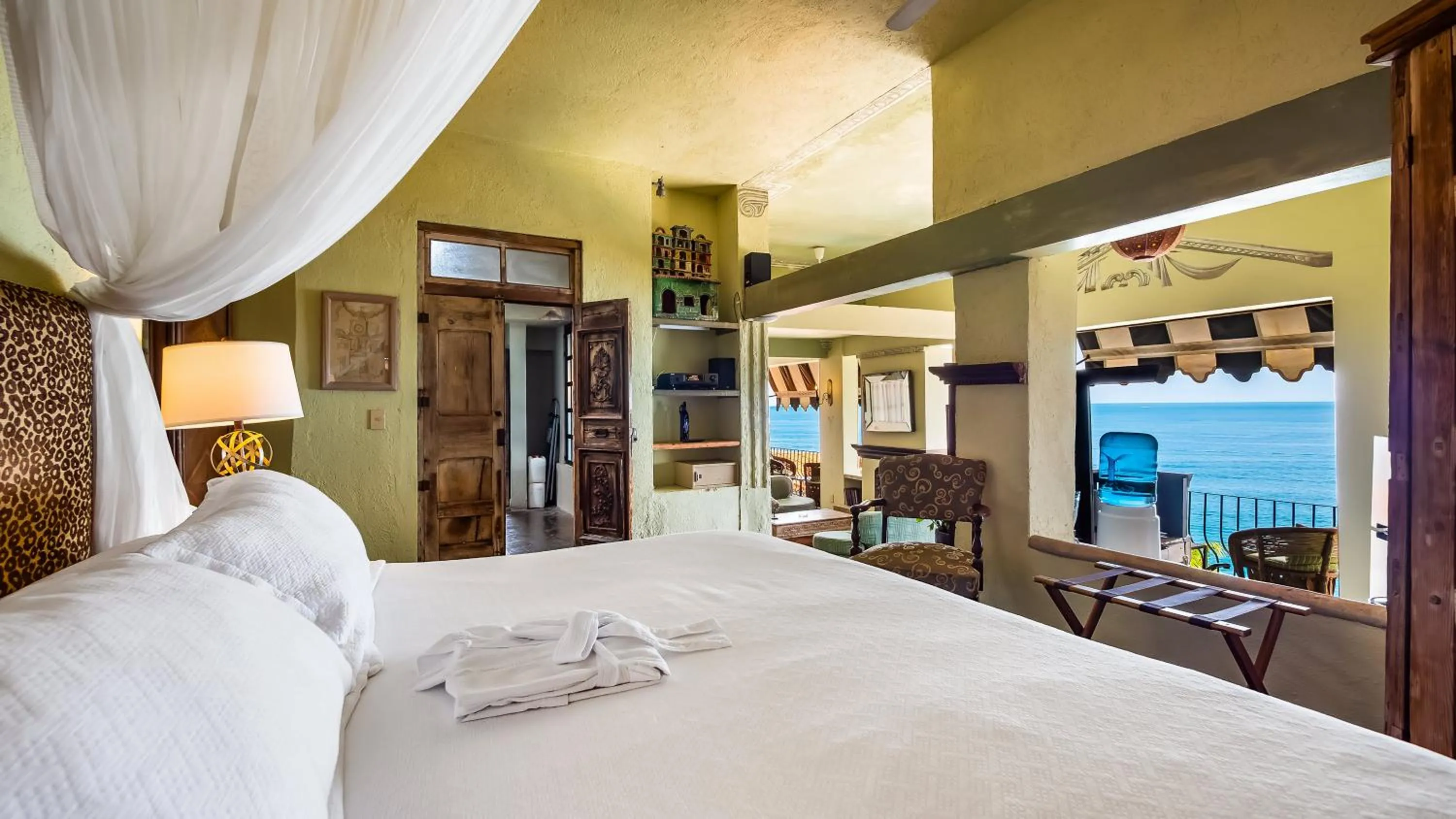 Bed in Quinta Maria Cortez Beach Hotel