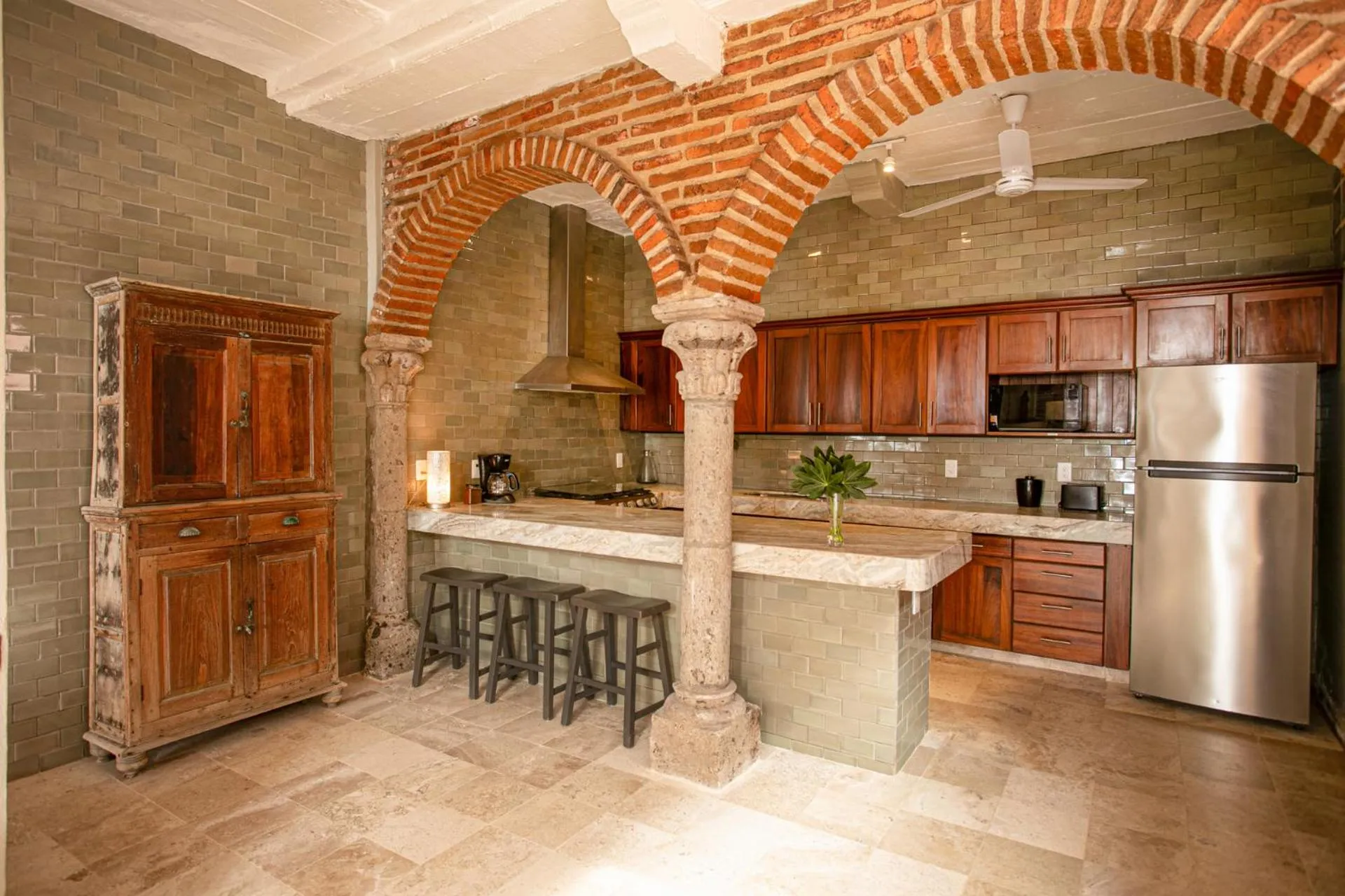 Kitchen or kitchenette in Quinta Maria Cortez Beach Hotel