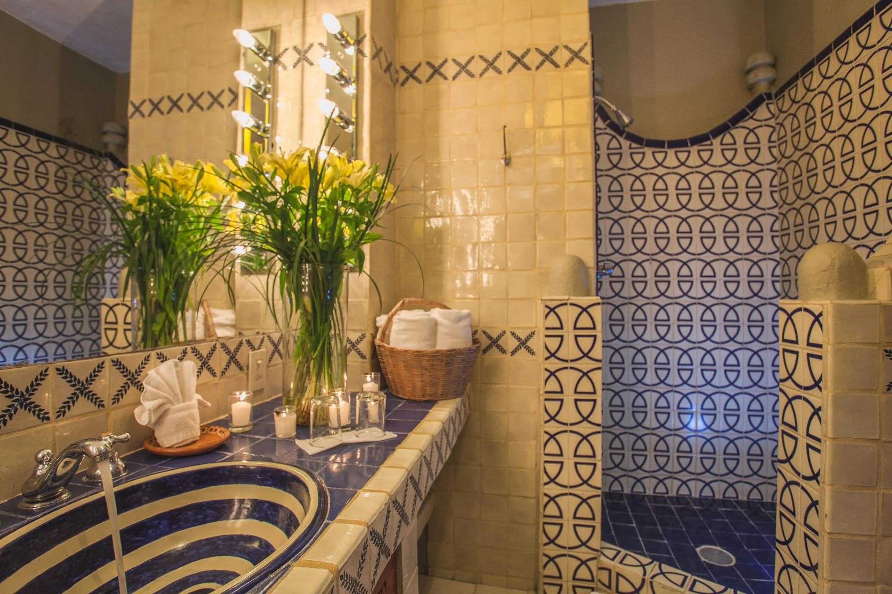 Bathroom in Quinta Maria Cortez Beach Hotel