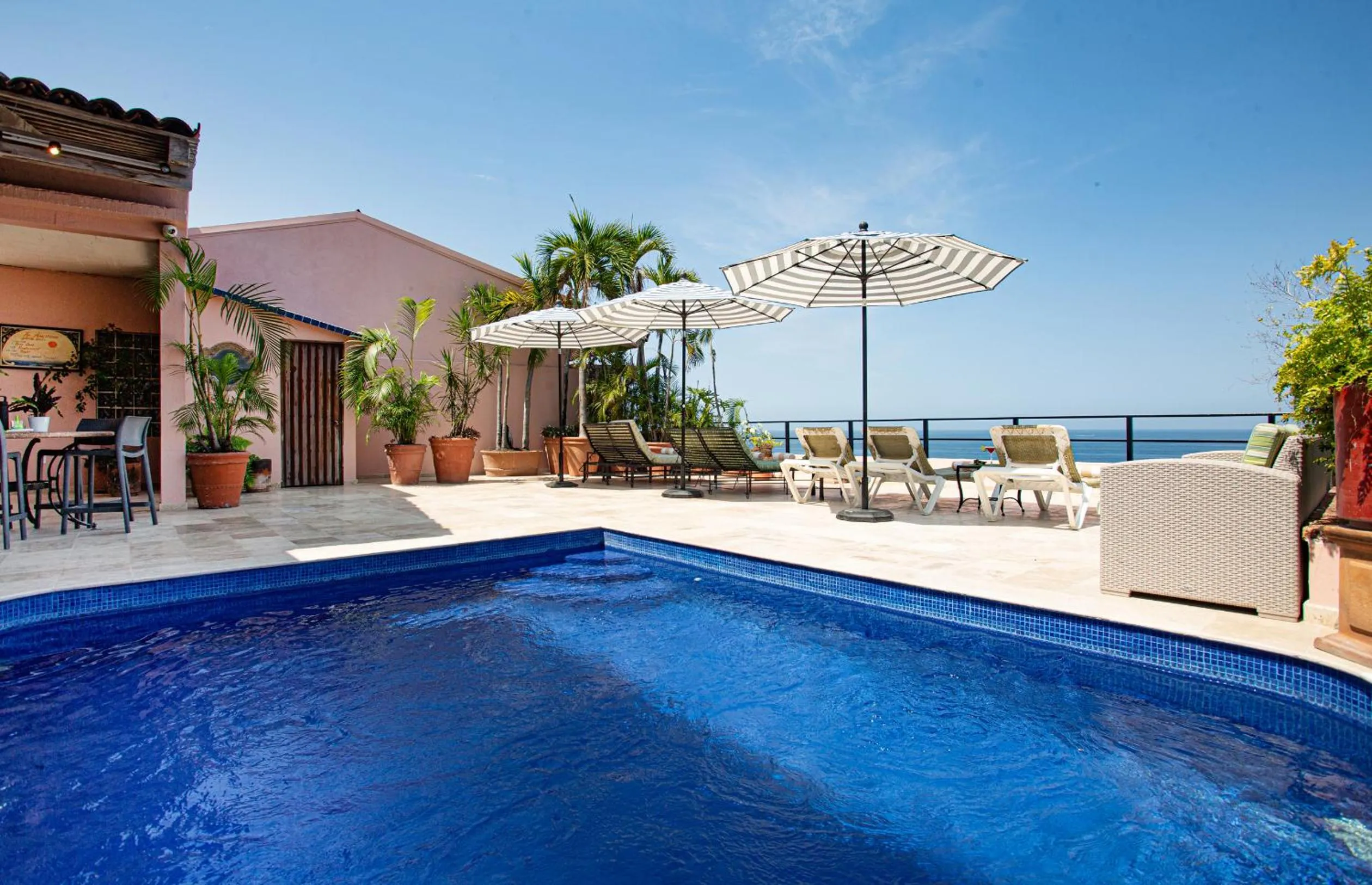 Swimming pool in Quinta Maria Cortez Beach Hotel