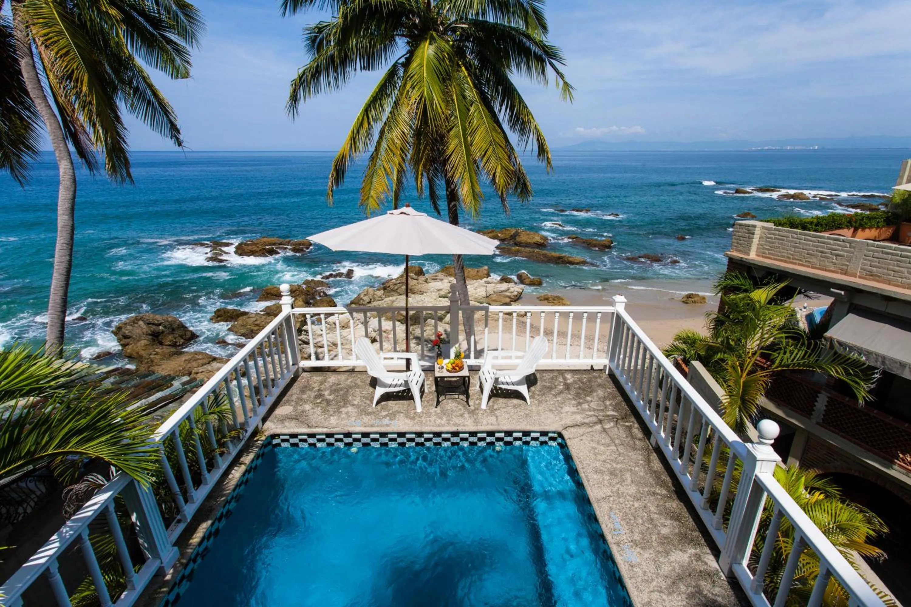 Swimming pool in Quinta Maria Cortez Beach Hotel