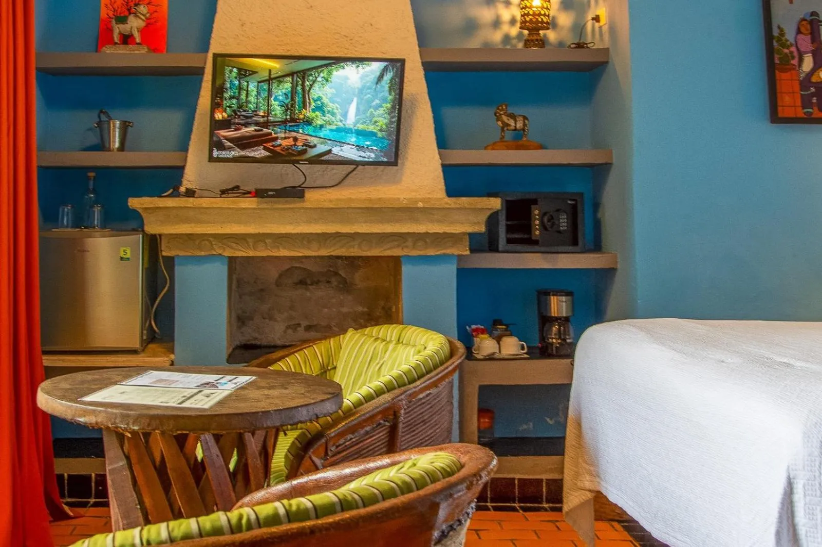 TV and multimedia in Quinta Maria Cortez Beach Hotel