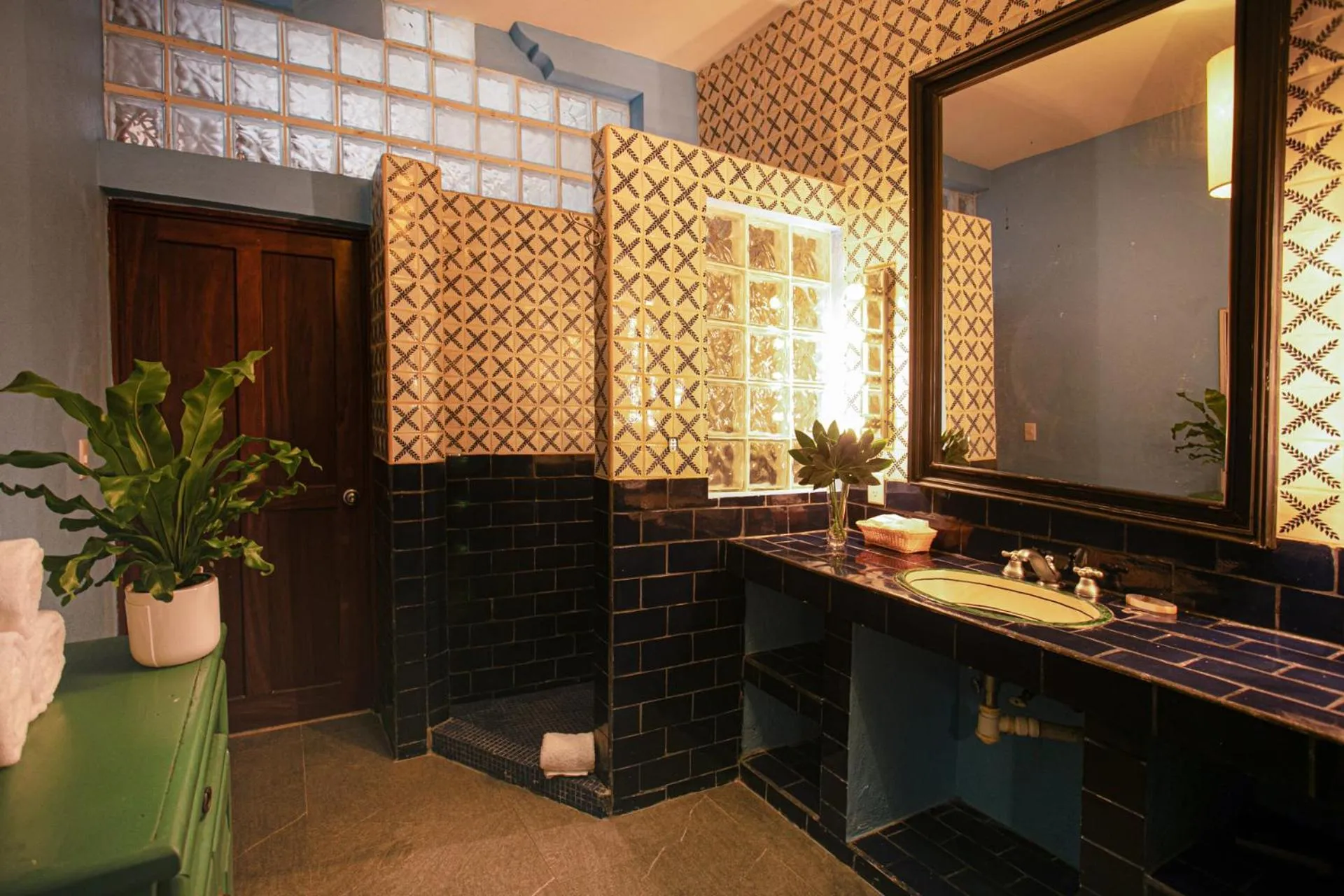 Bathroom in Quinta Maria Cortez Beach Hotel